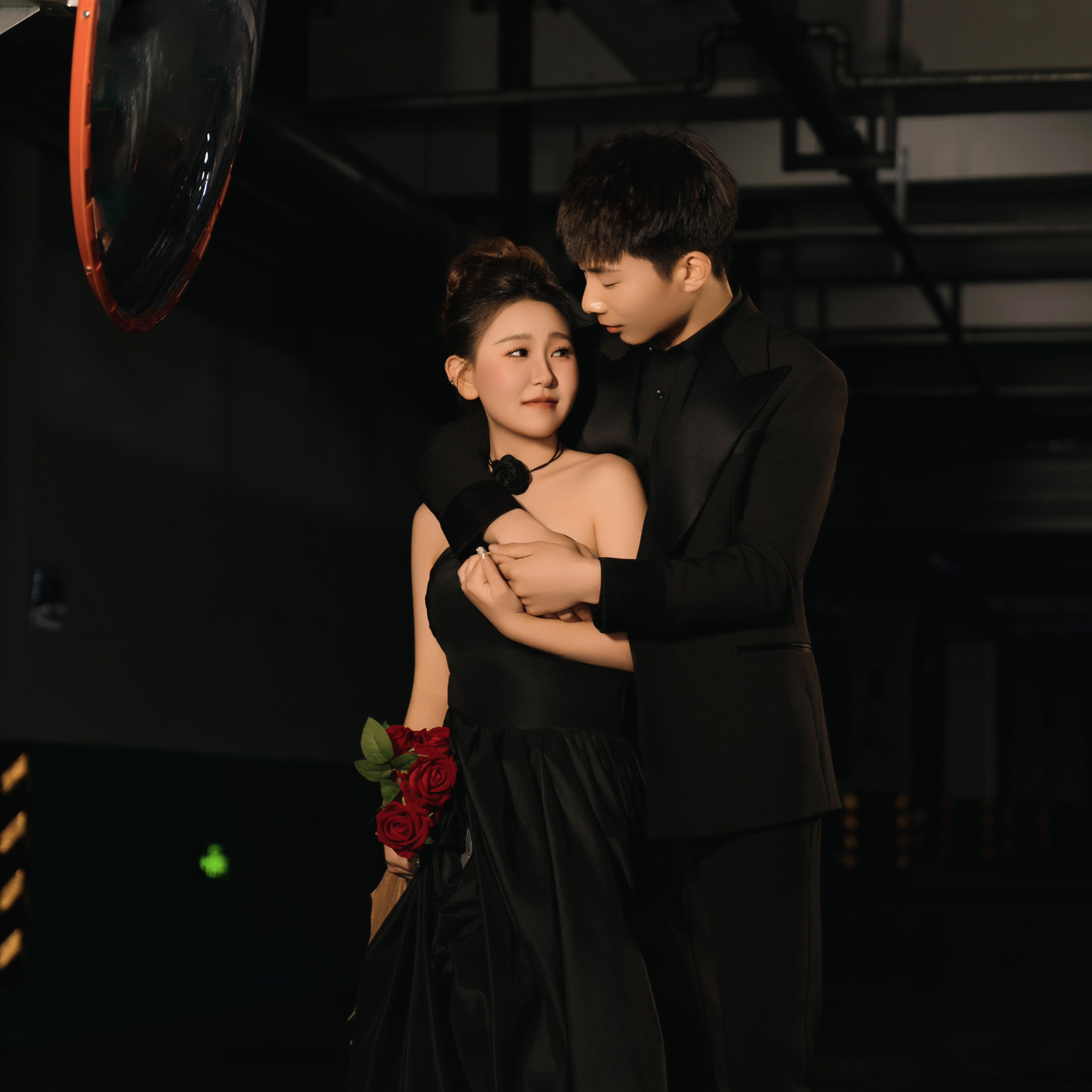 get!甜酷风 地下车库婚纱照