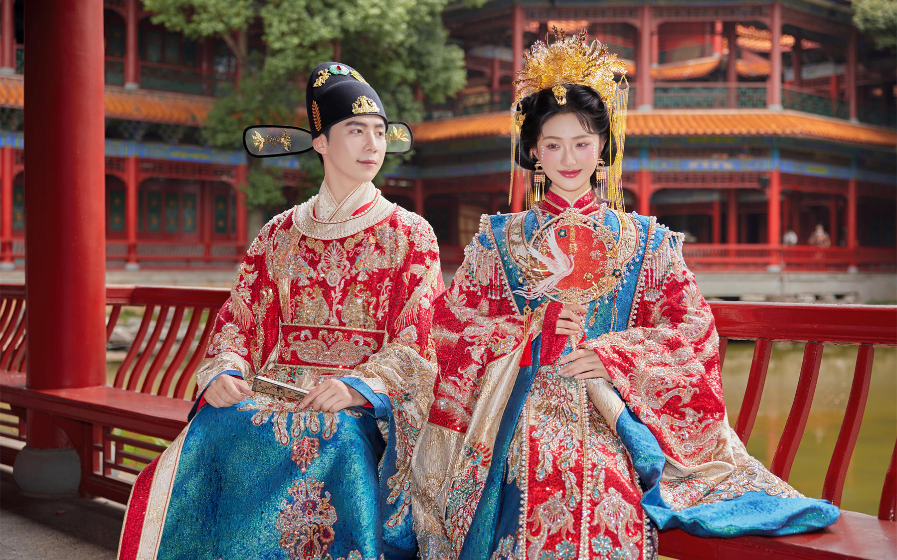 汉服婚纱照这样拍太绝了❗东方园林氛围感直接拉满