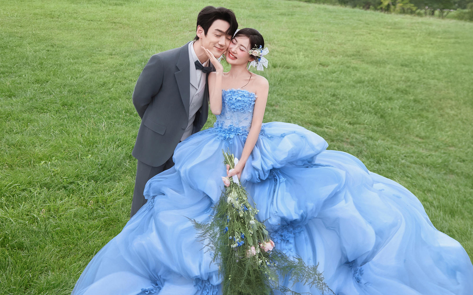 别管❗️蓝色花神草坪婚纱照美到我心巴上了