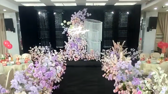 简约水晶映衬鲜花的婚礼