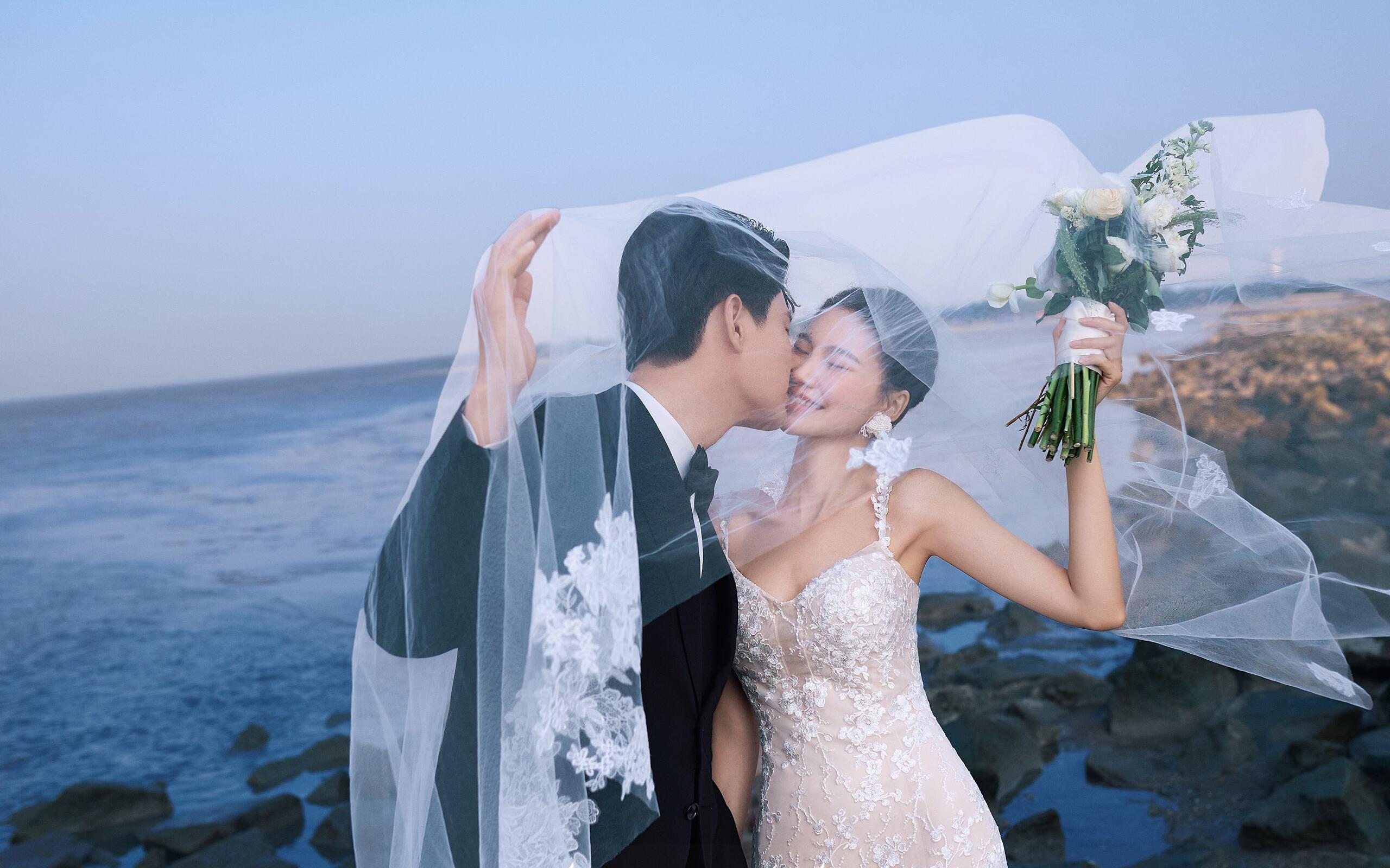 【海景礁石】 海景婚紗照，愛意漫過蔚藍海平面??