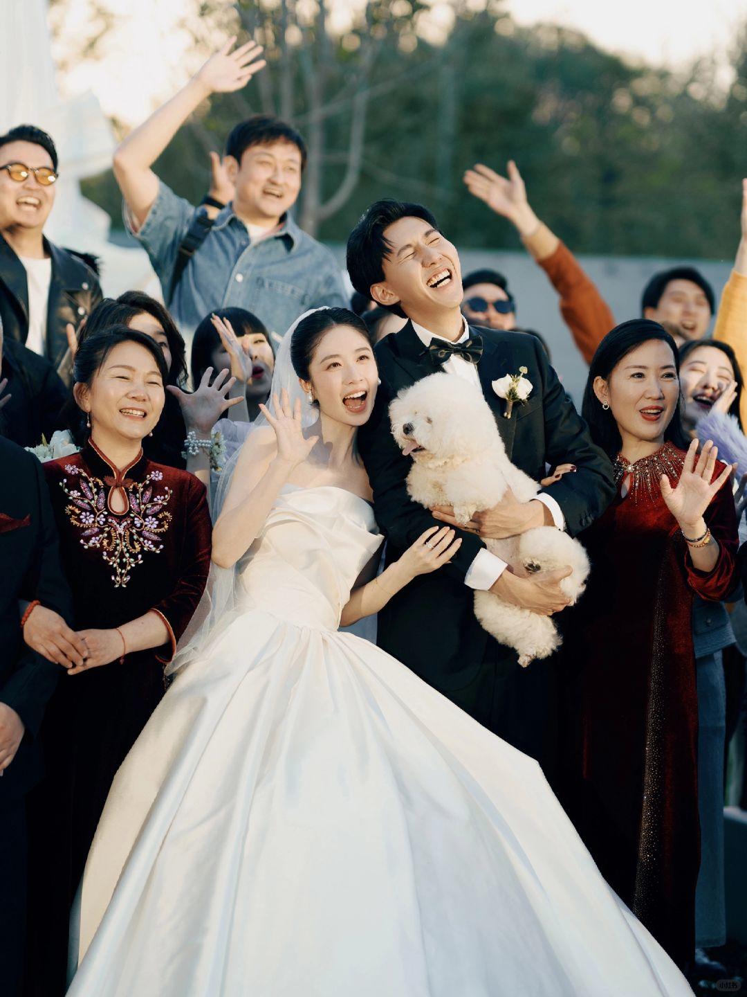 親朋好友見(jiàn)證下浪漫與優(yōu)雅法式的草坪婚禮