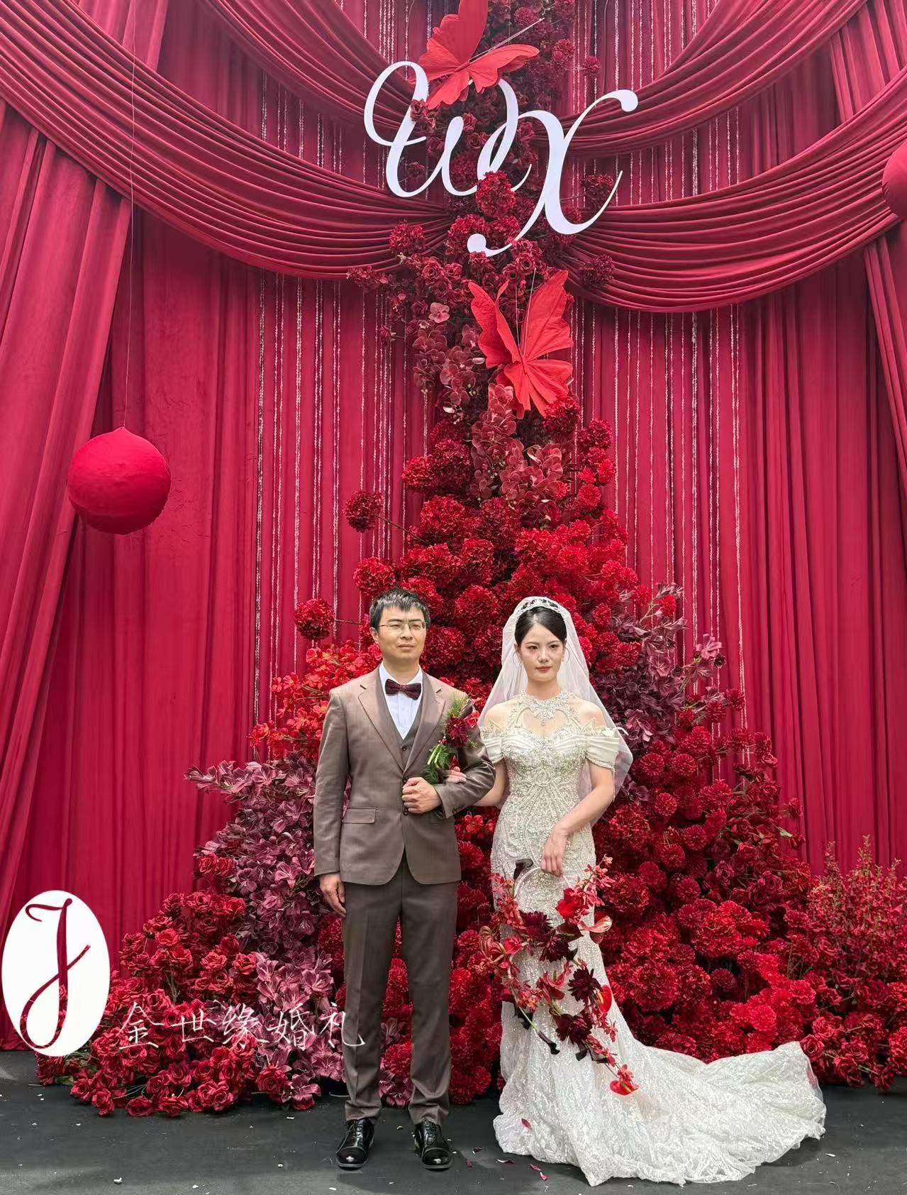 金世缘|农村小院红色布幔婚礼布置