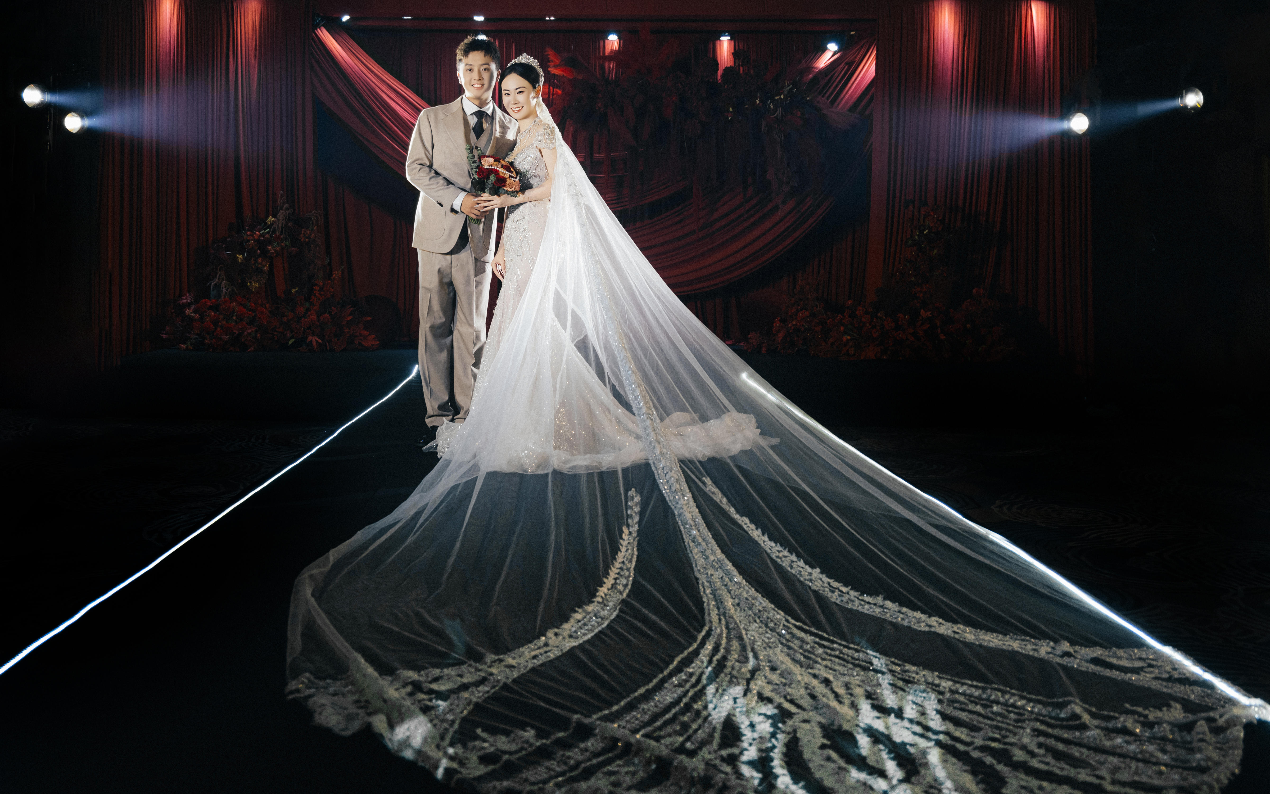 今年婚禮潮流聚焦紅色布藝主題