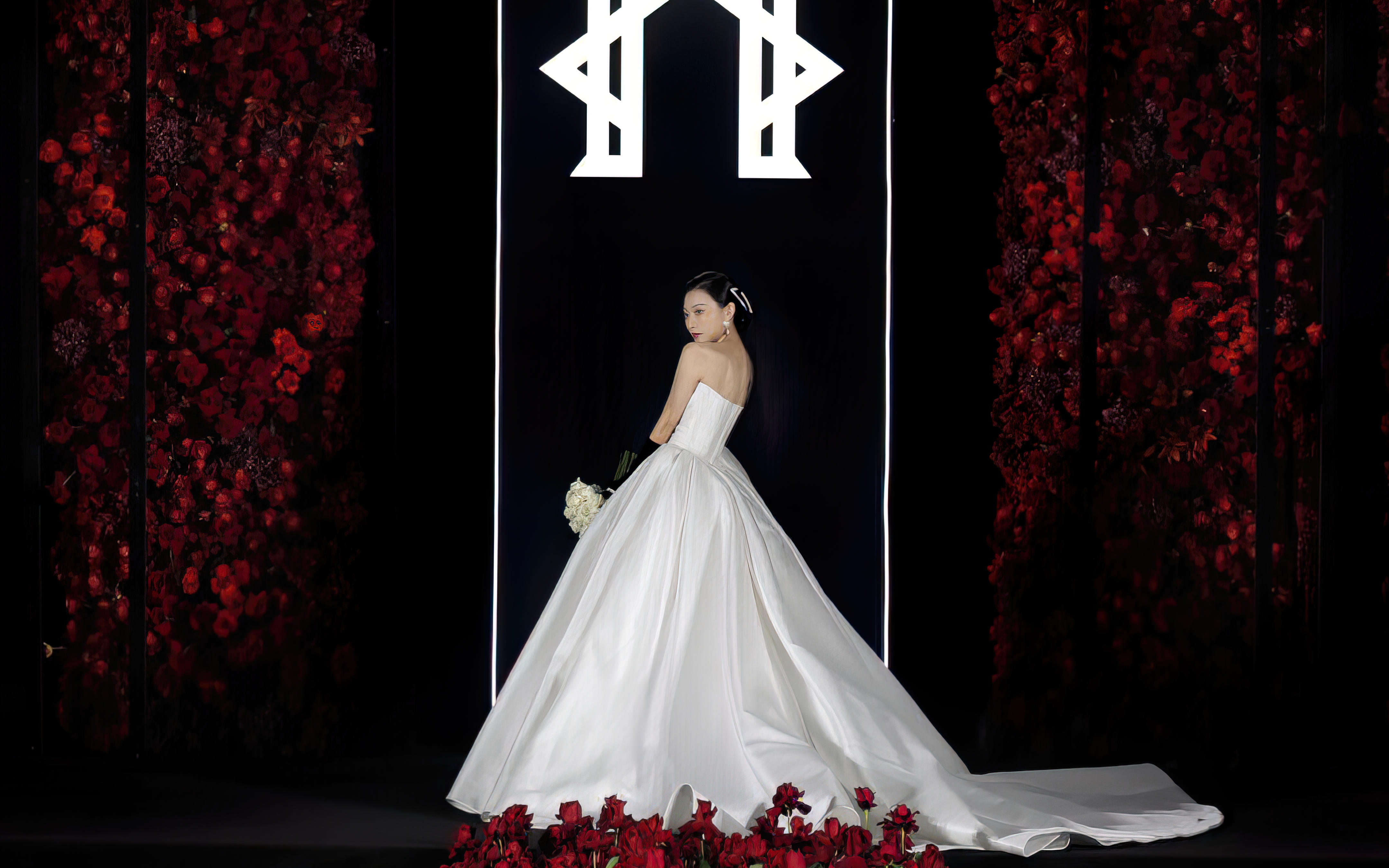 輕奢婚禮黑紅水晶布置效果