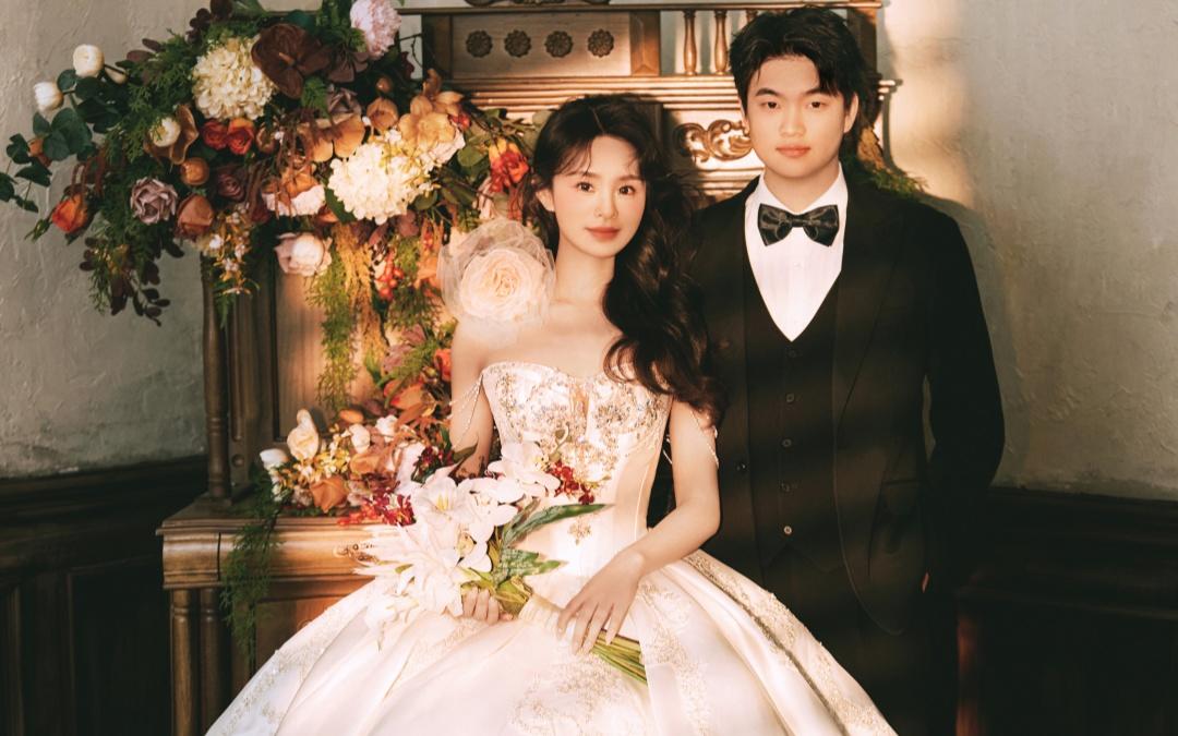 高级麻了❗️韩系婚纱照果然黑底更美诶~