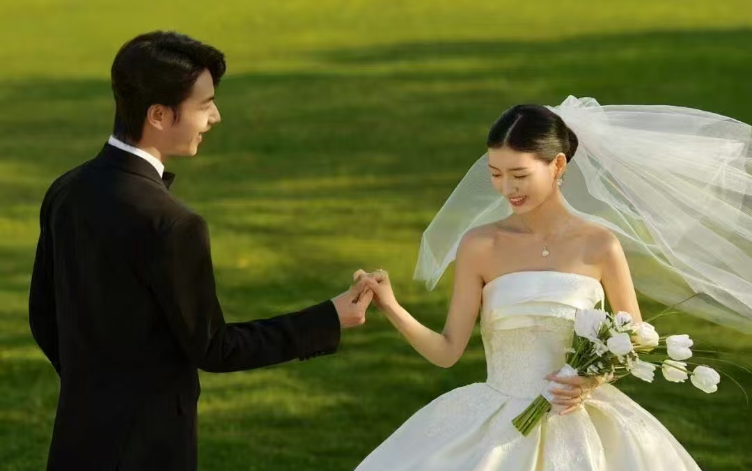 【施华洛摄影】🌸韩式简约草坪森系婚纱照