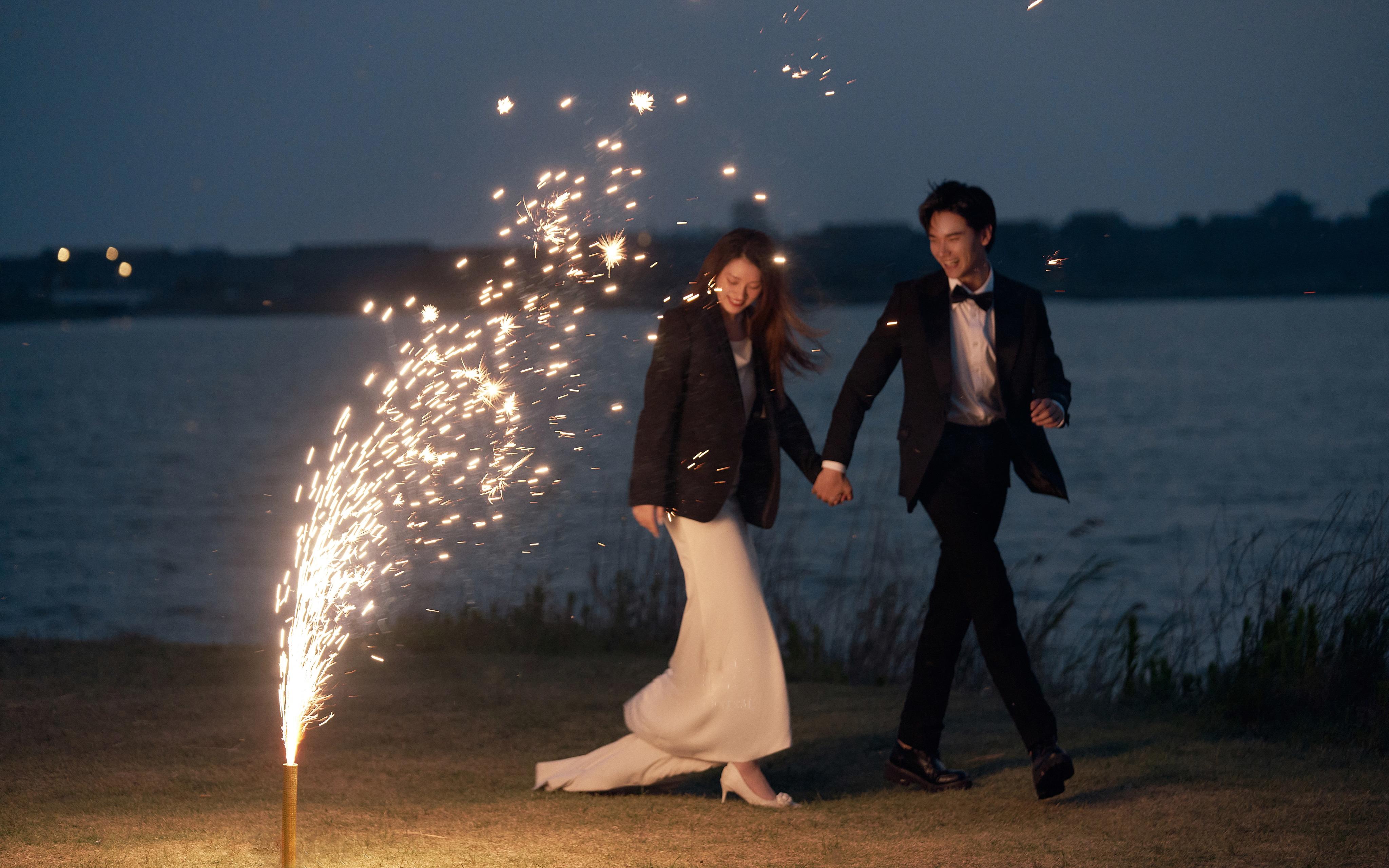 【海景婚纱照】夜海间的婚照 似电影浪漫桥段