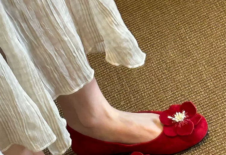 羊皮平底婚鞋 复古红花玛丽珍新娘鞋