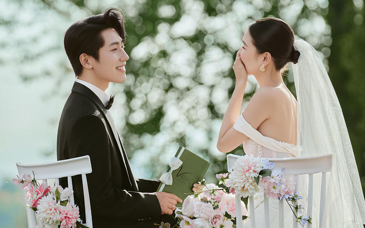 爱意漫染青茵间｜草坪婚纱照🌿