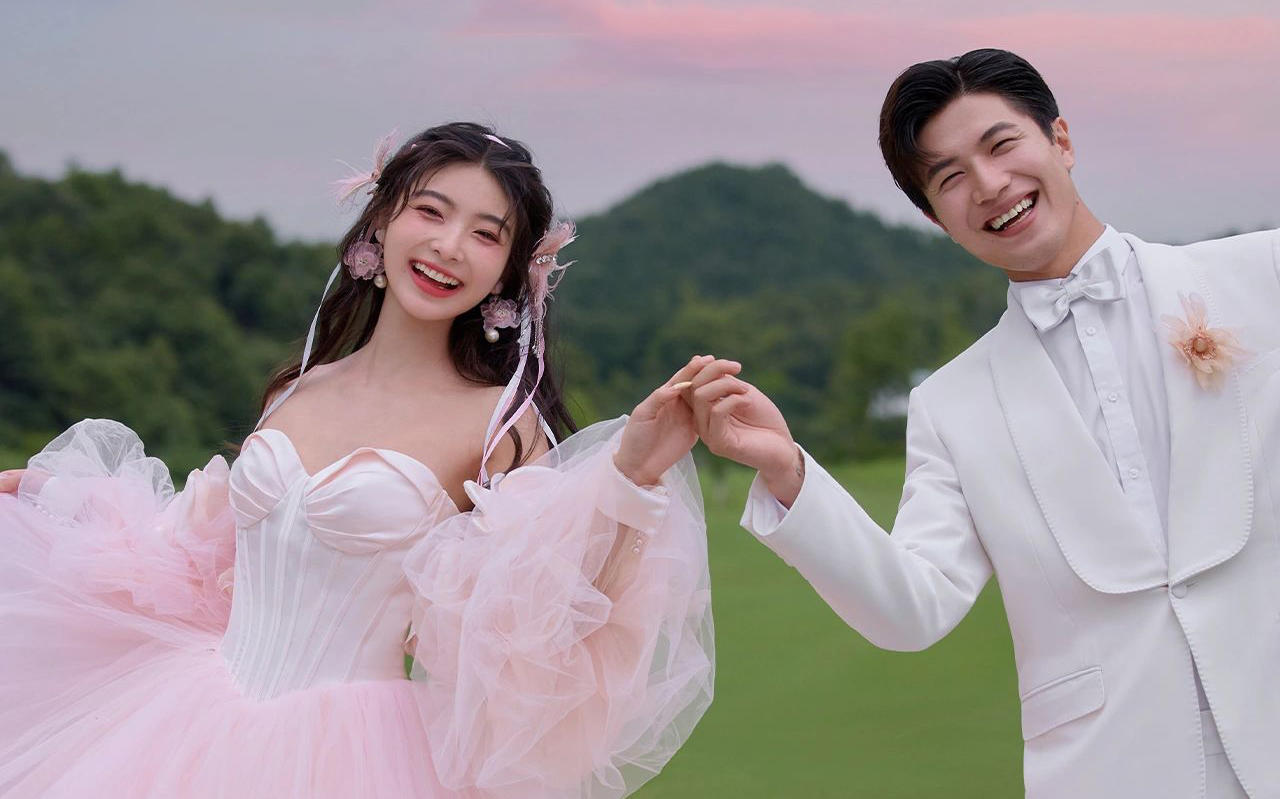 甜過(guò)初戀??的粉紗草坪婚紗照,可以這么浪漫