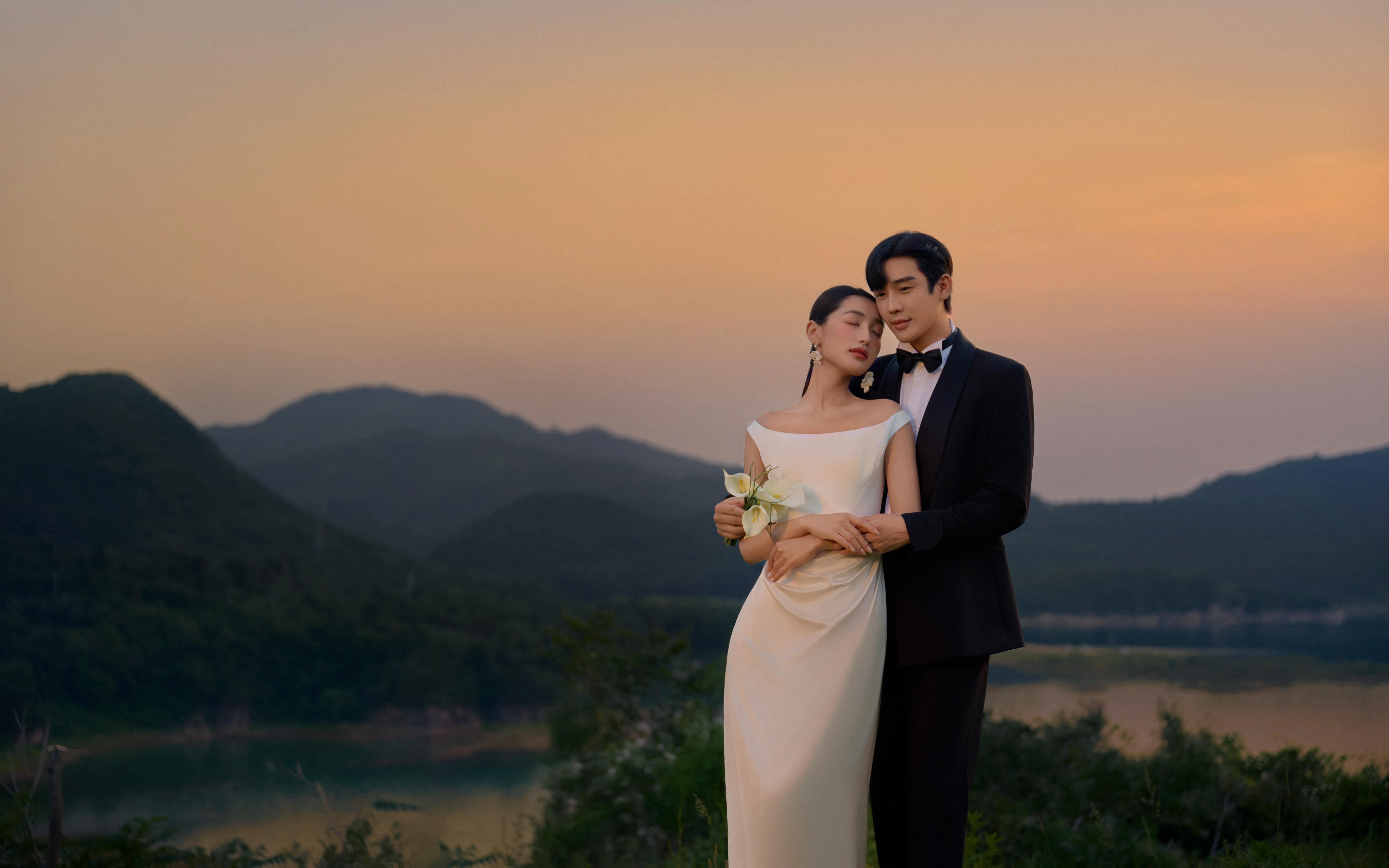 烟花绽放时，婚纱照里的永恒誓言