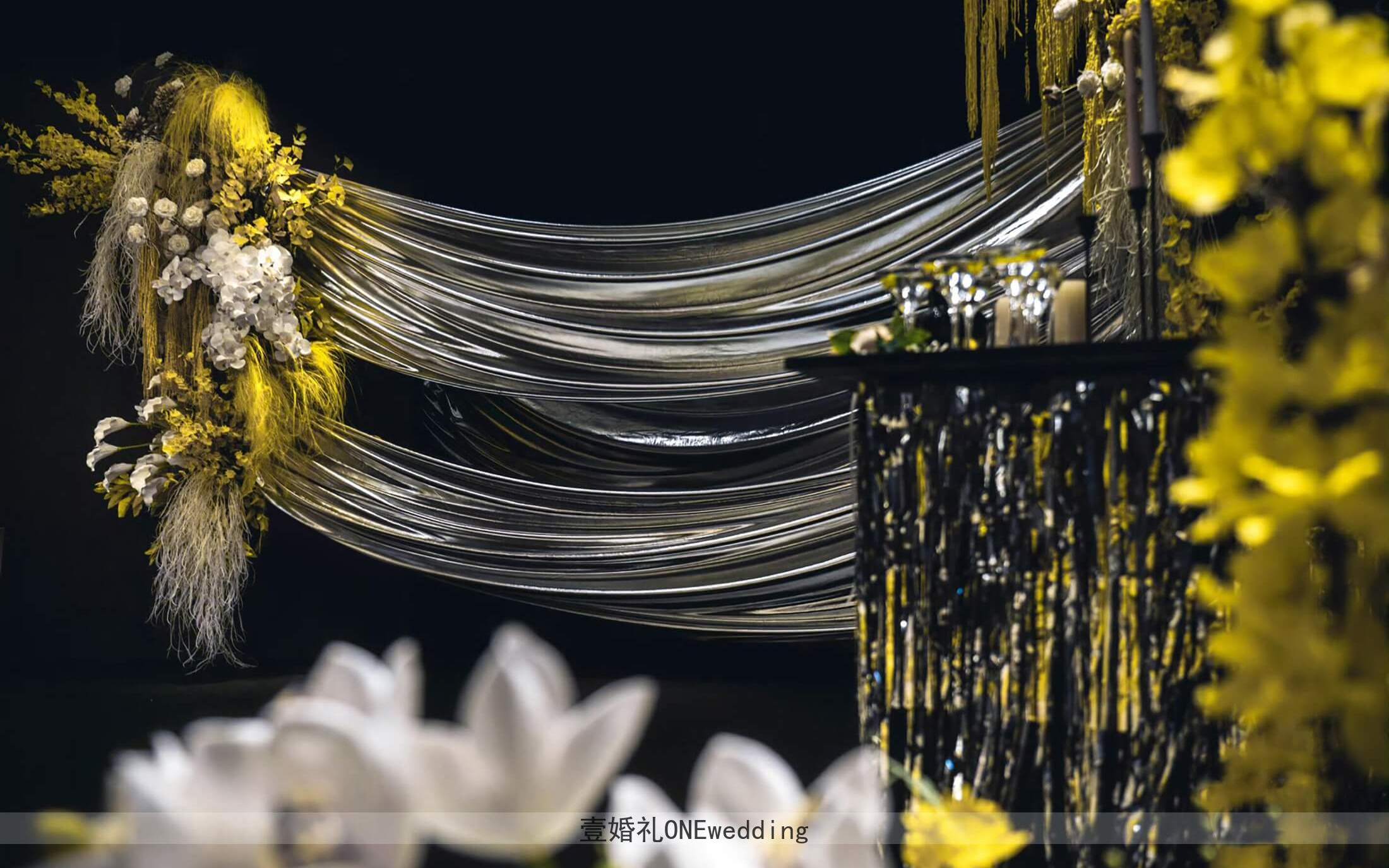 銀黃色小眾鏡面婚禮