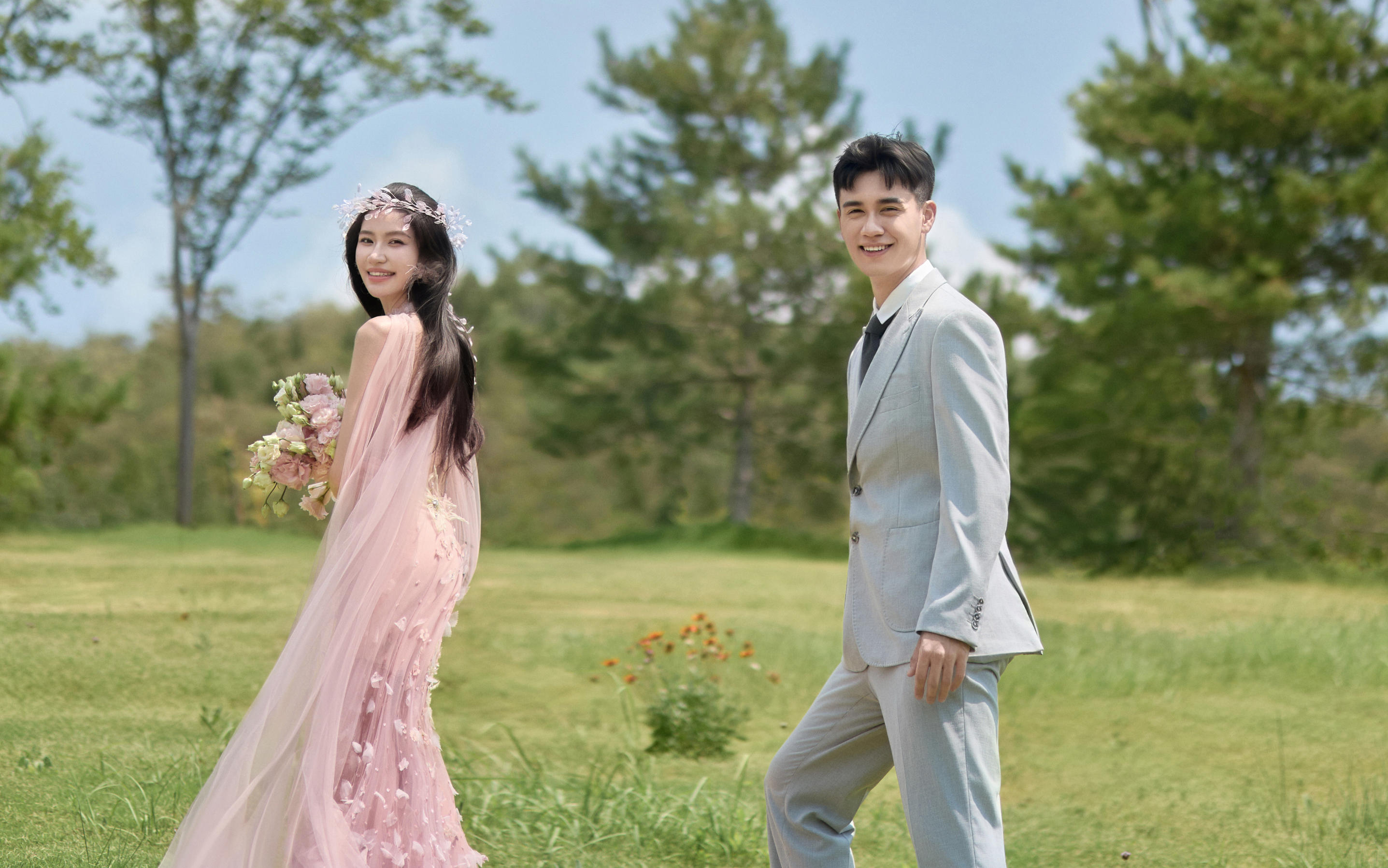 心灵暴击！公主裙遇上草坪婚纱照太美了