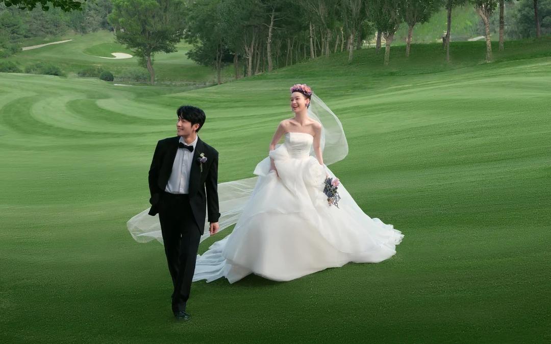 浪漫草坪婚紗照