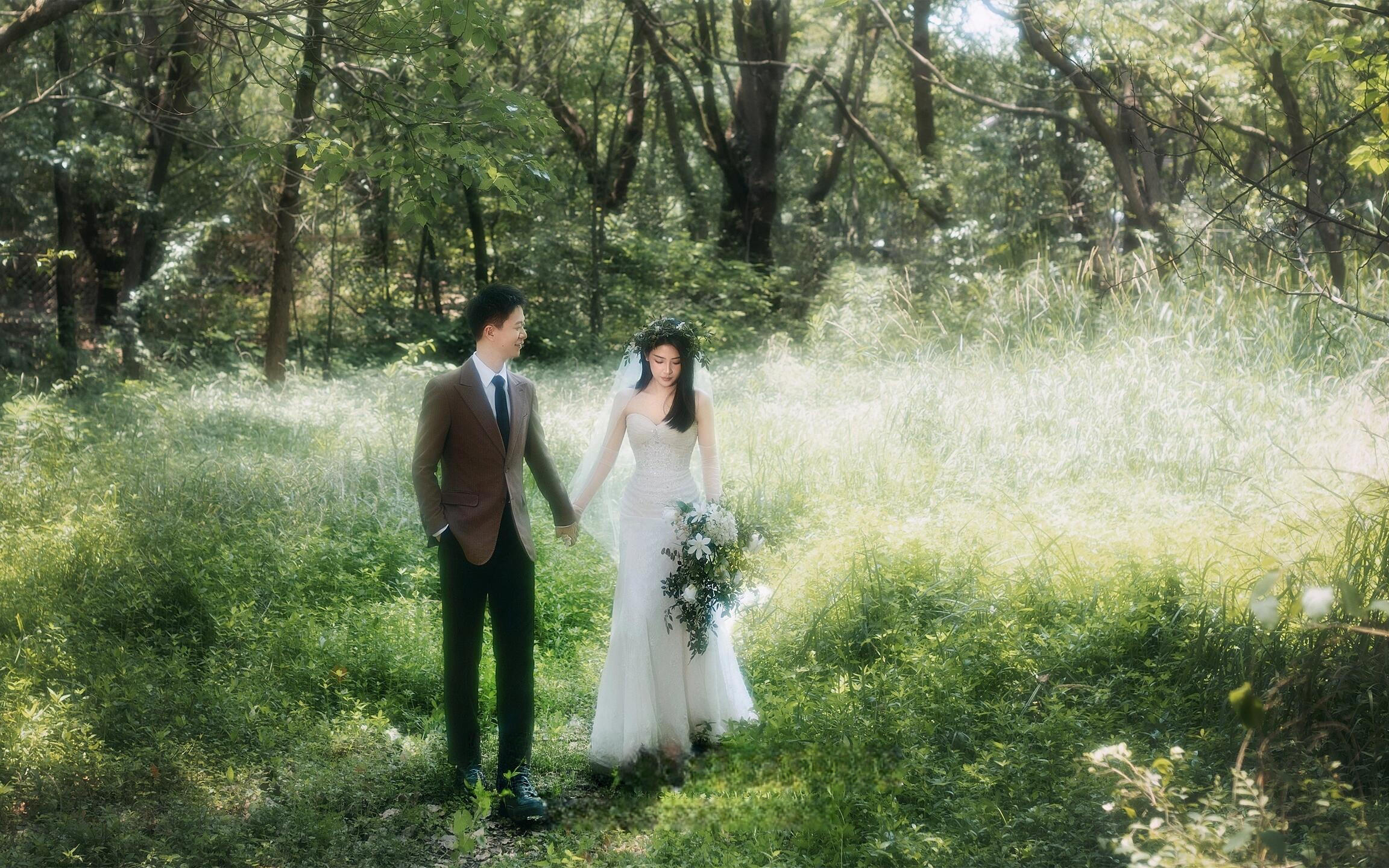 草坪清新婚纱照