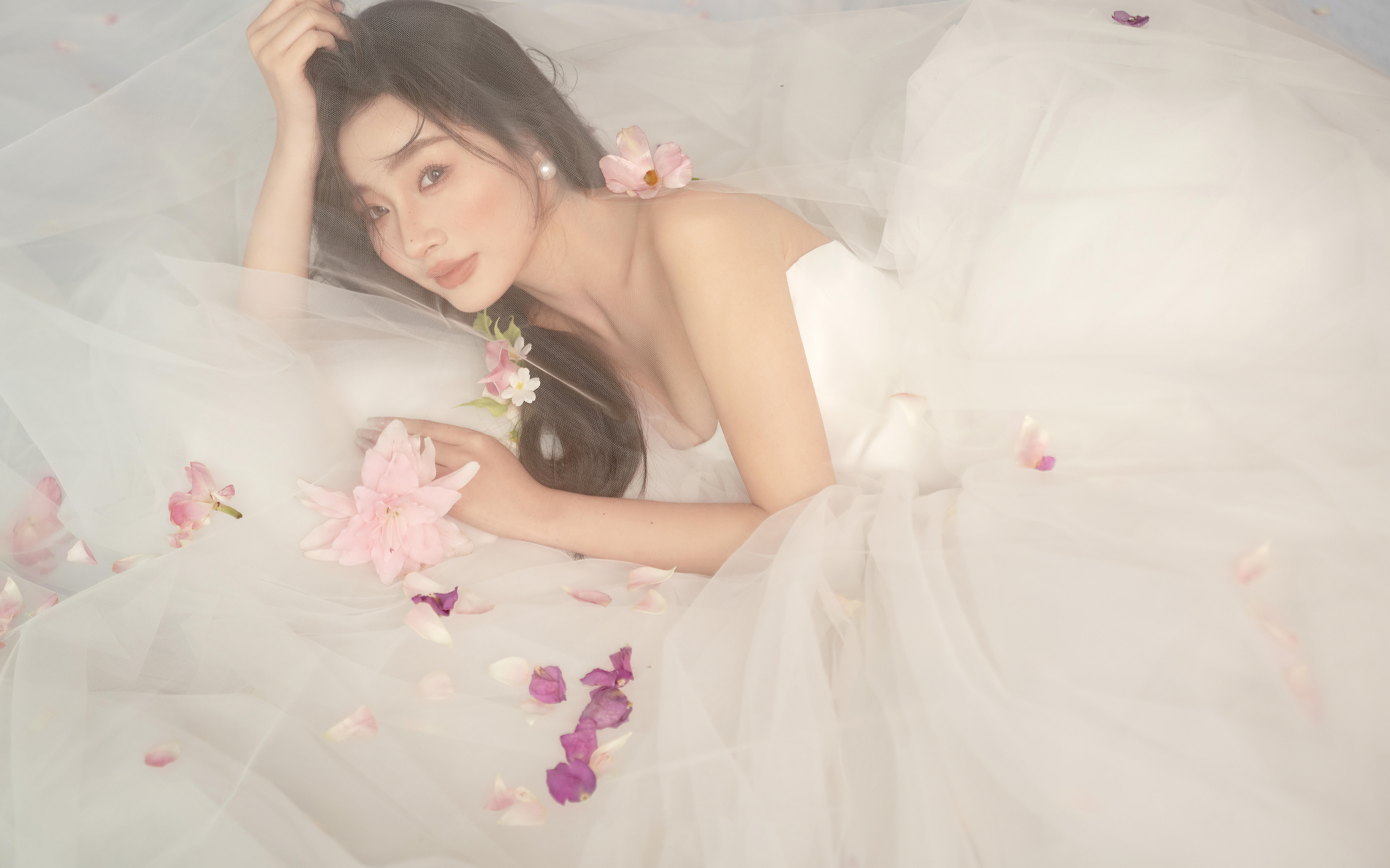 極簡構圖＋柔光濾鏡，定格不褪色的浪漫時刻