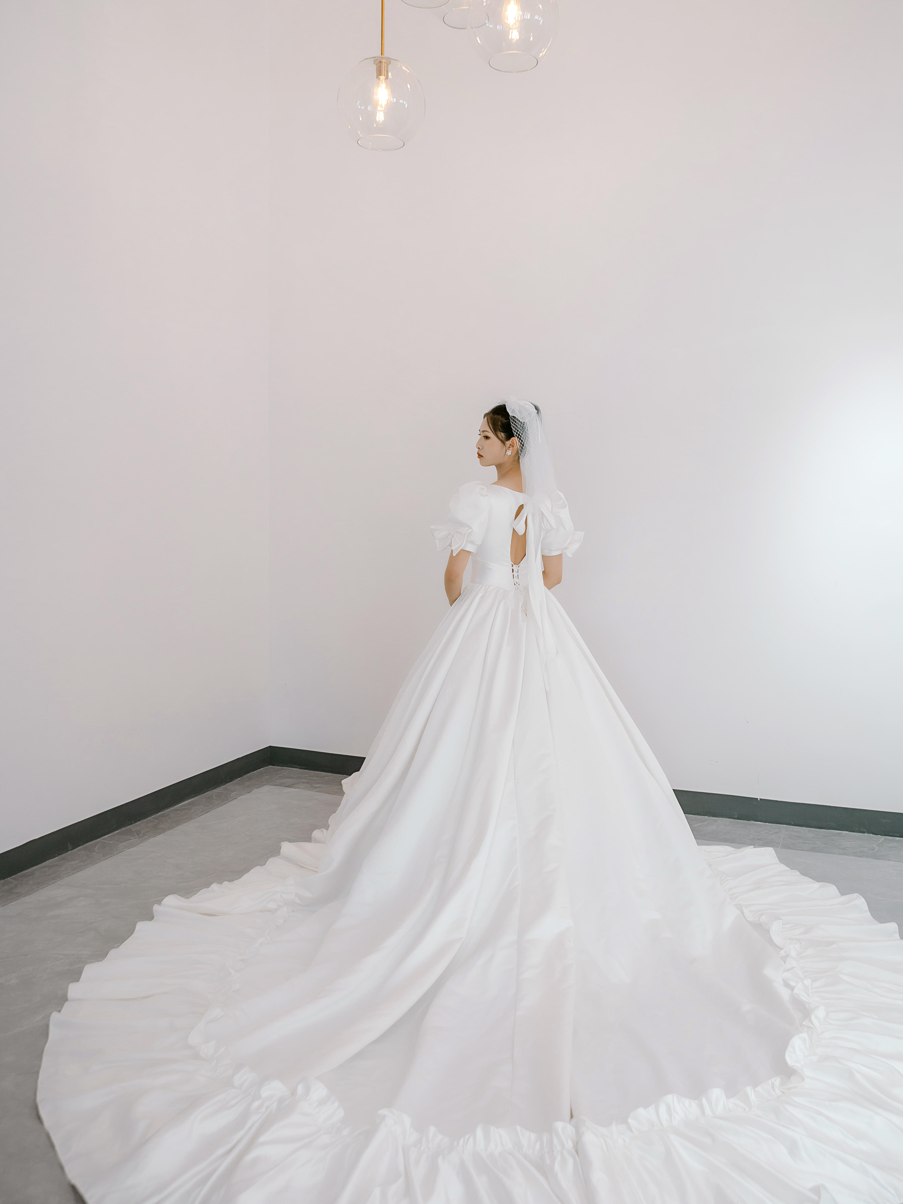 大拖尾婚纱+秀禾服+敬酒服+伴娘伴郎各2套