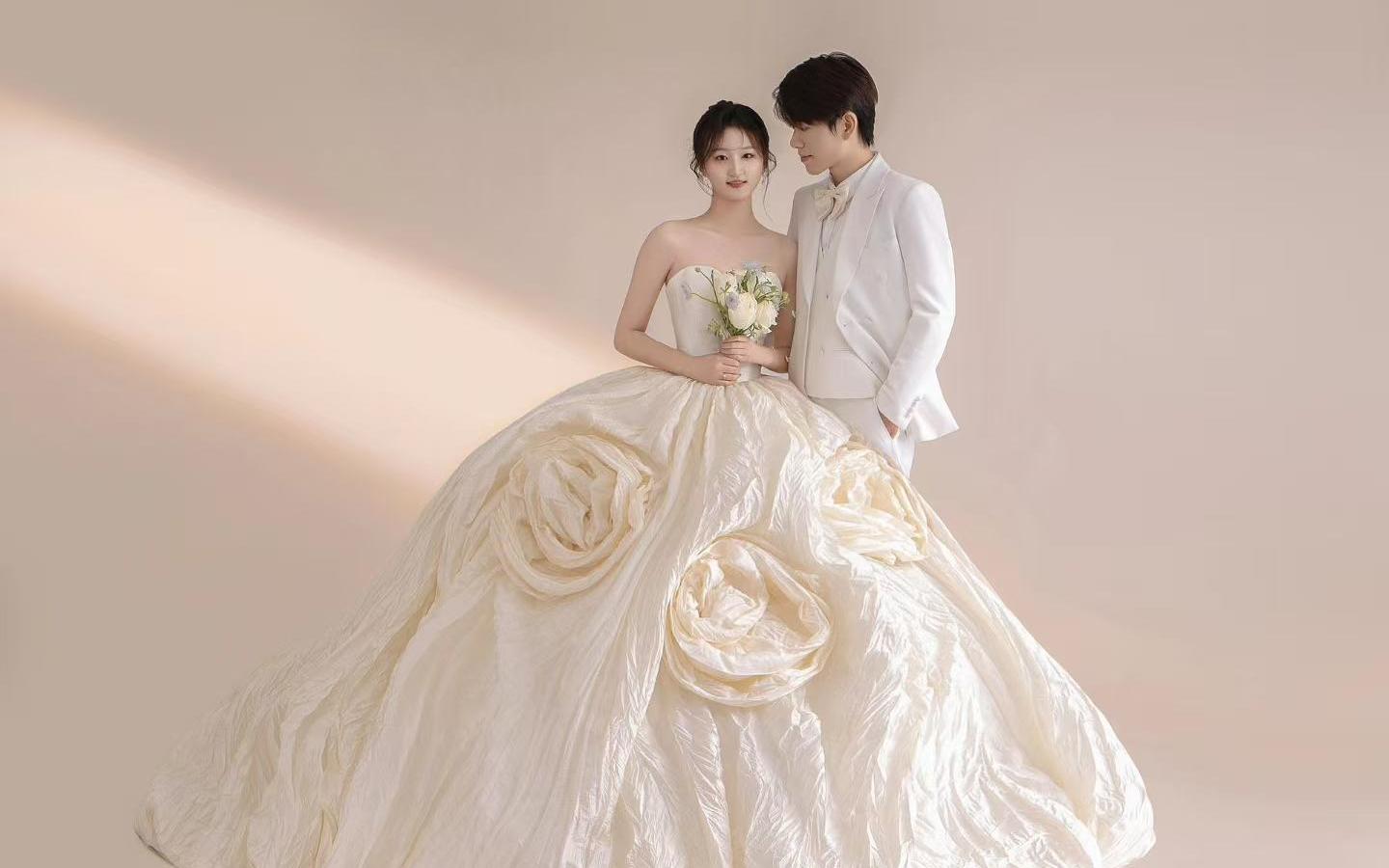【小富婆愛的高審美法式婚紗照?】