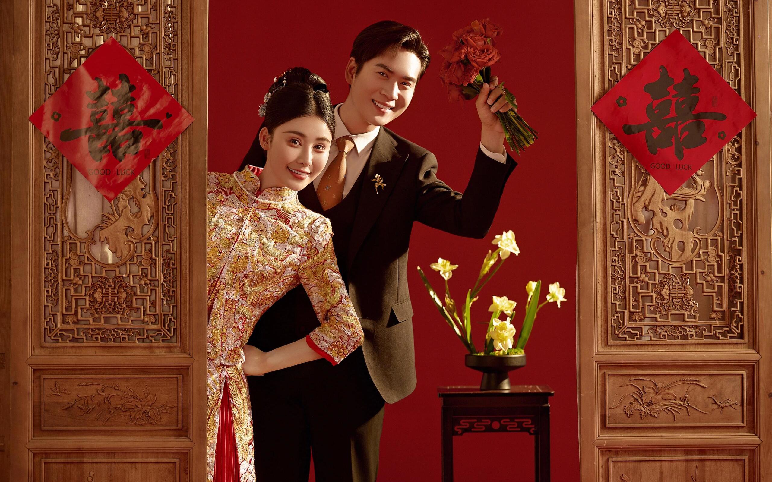 【是让对方挪不开眼的喜嫁秀禾婚纱照】