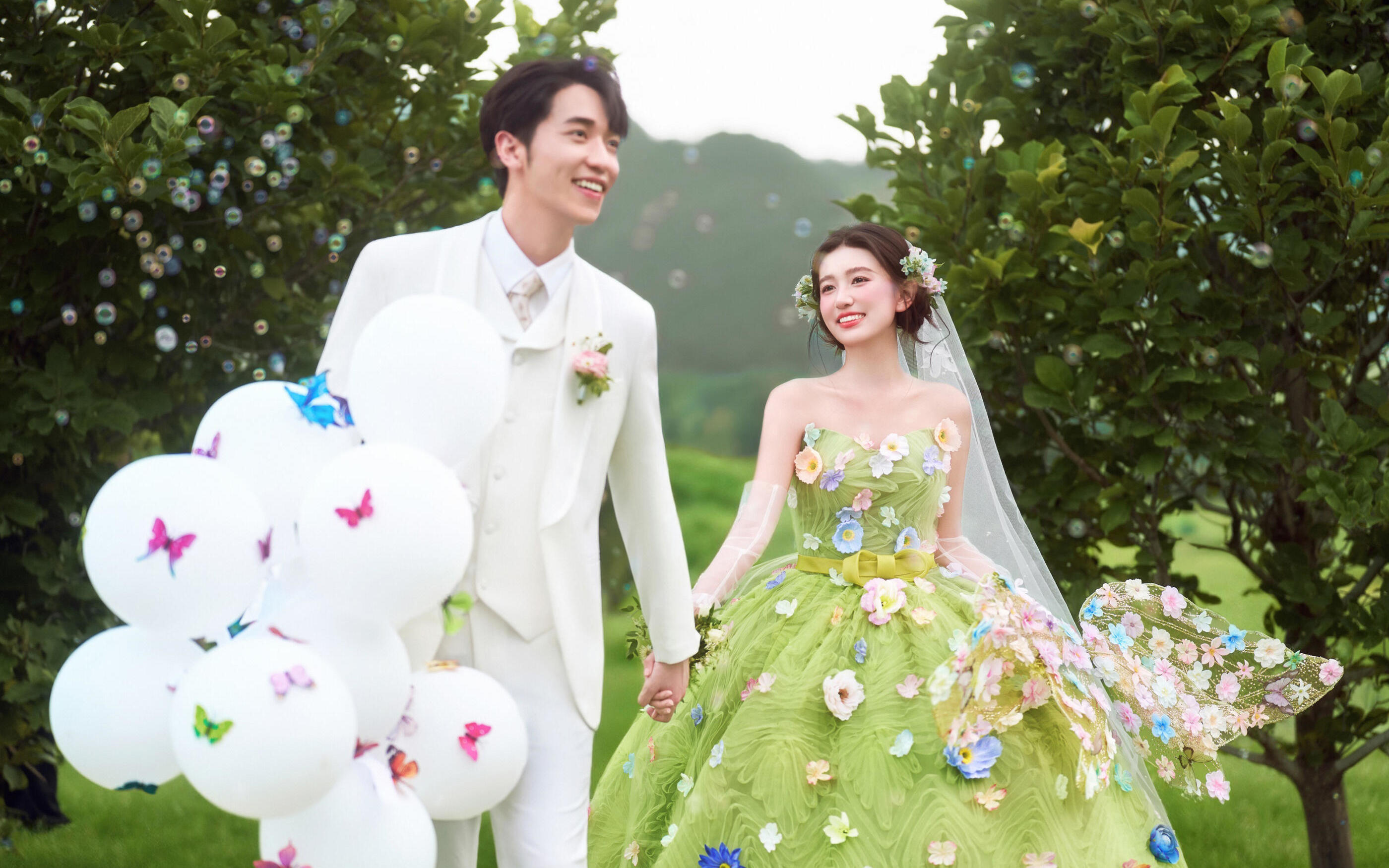 【心動(dòng)一萬年的草坪花神婚紗照】