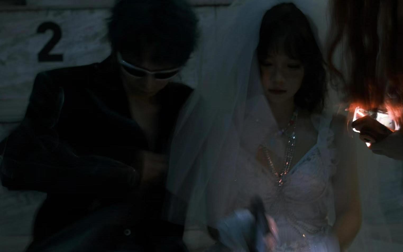 《去他X的世界》婚纱照主打一个反差！~