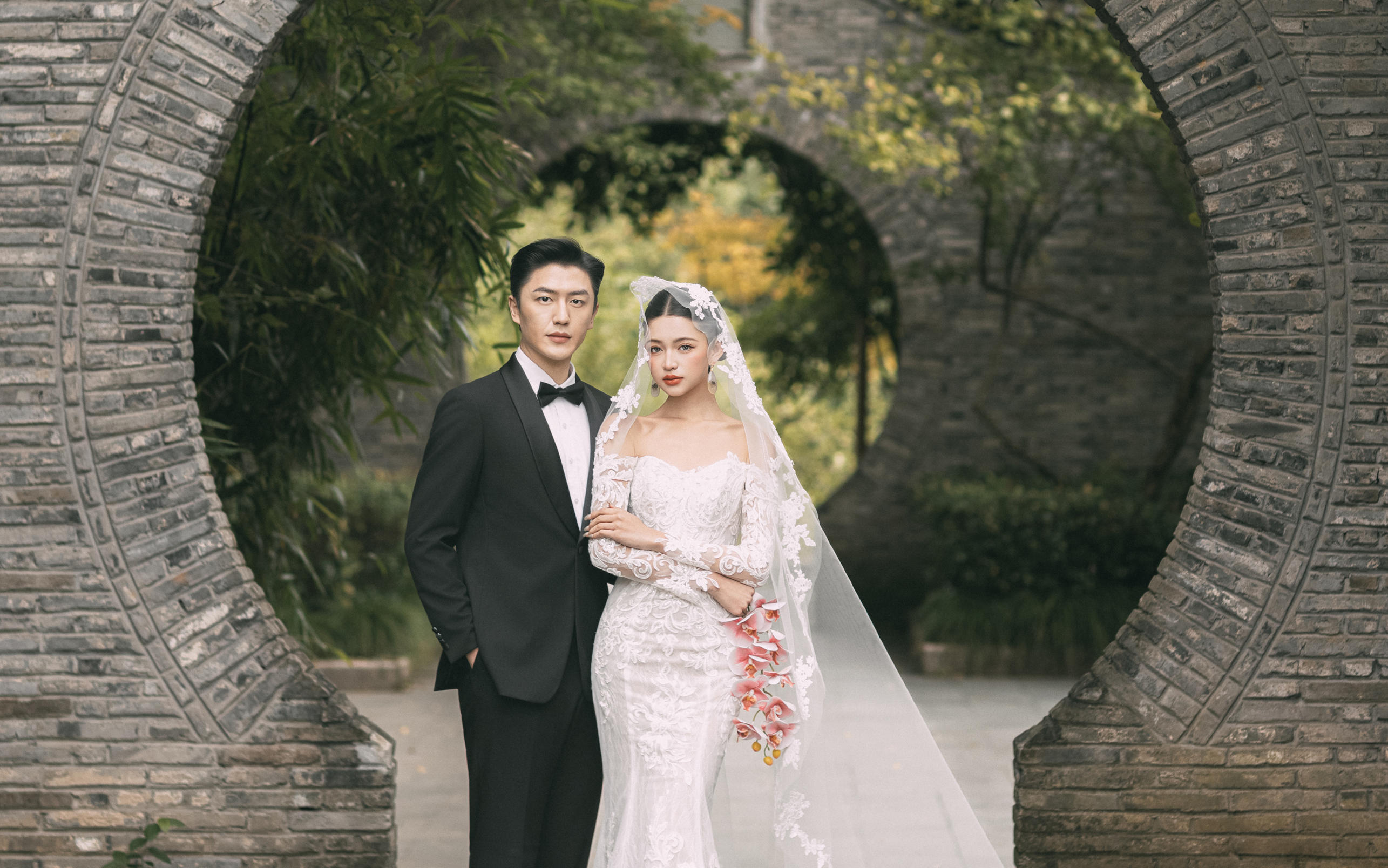 园林婚照｜蕾丝鱼尾与古风建筑，记录优雅大气姿态