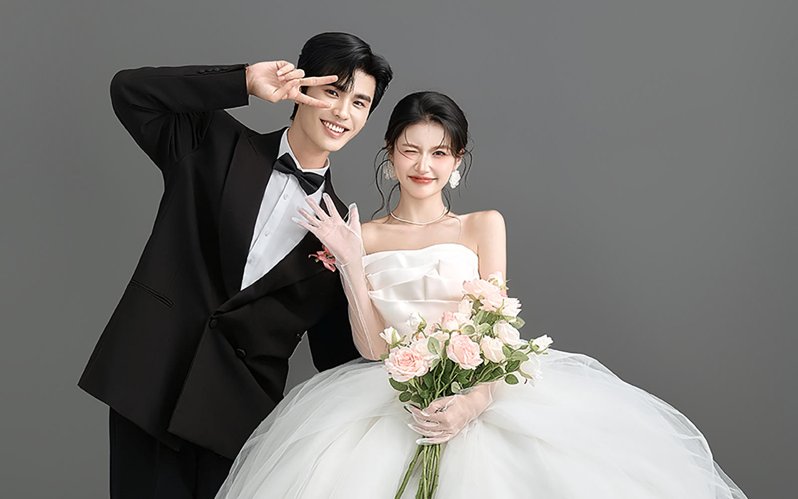 简约减龄灰色高级感婚纱照