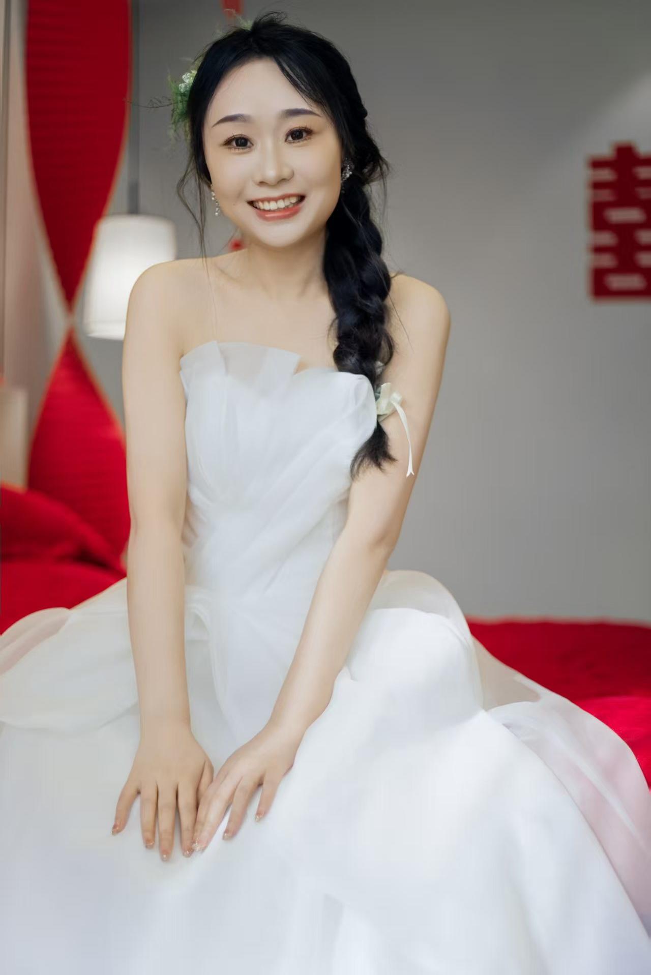 被全家人夸的甜妹新娘妝造