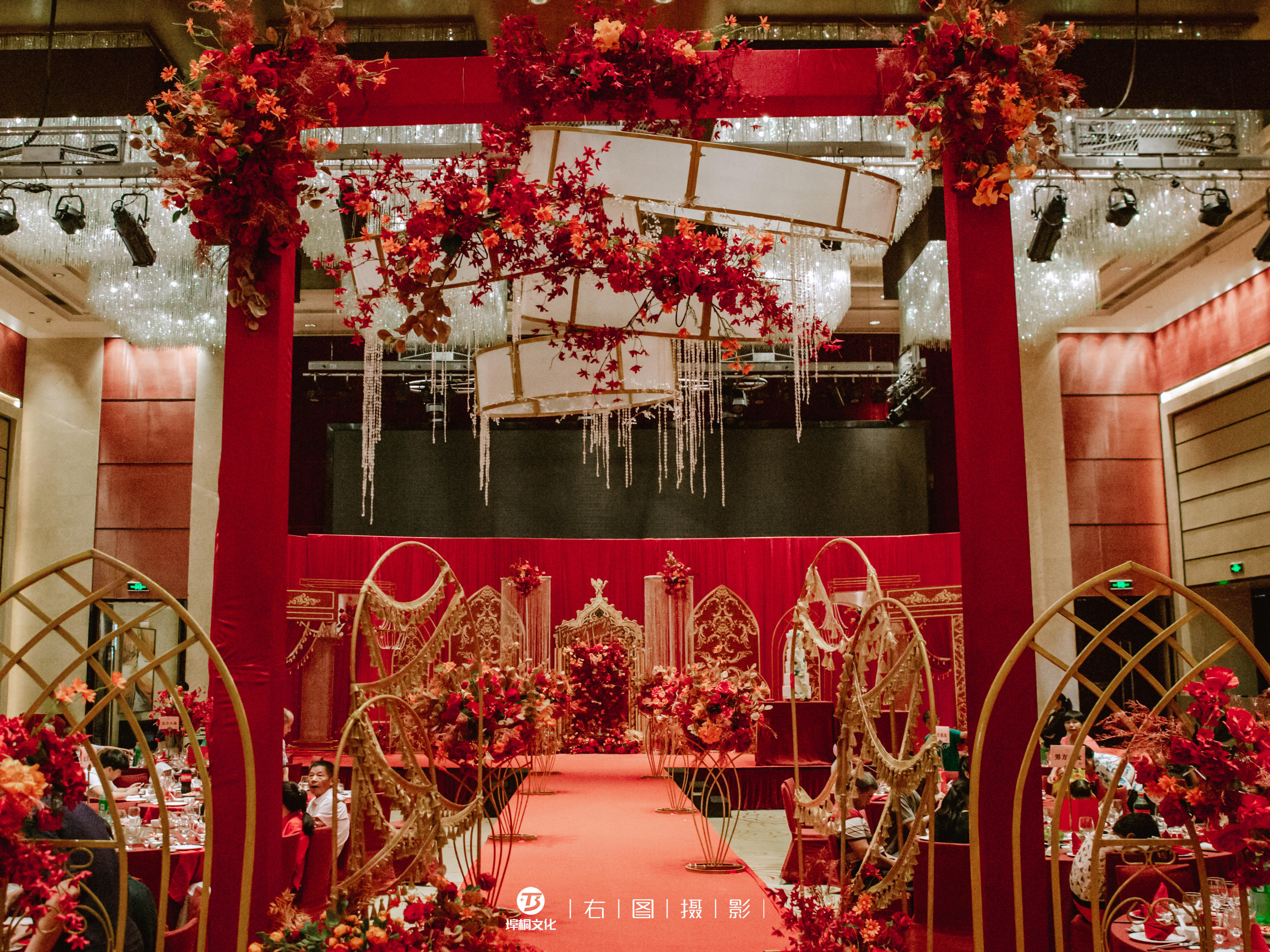 红欧式大气婚礼含四大金刚