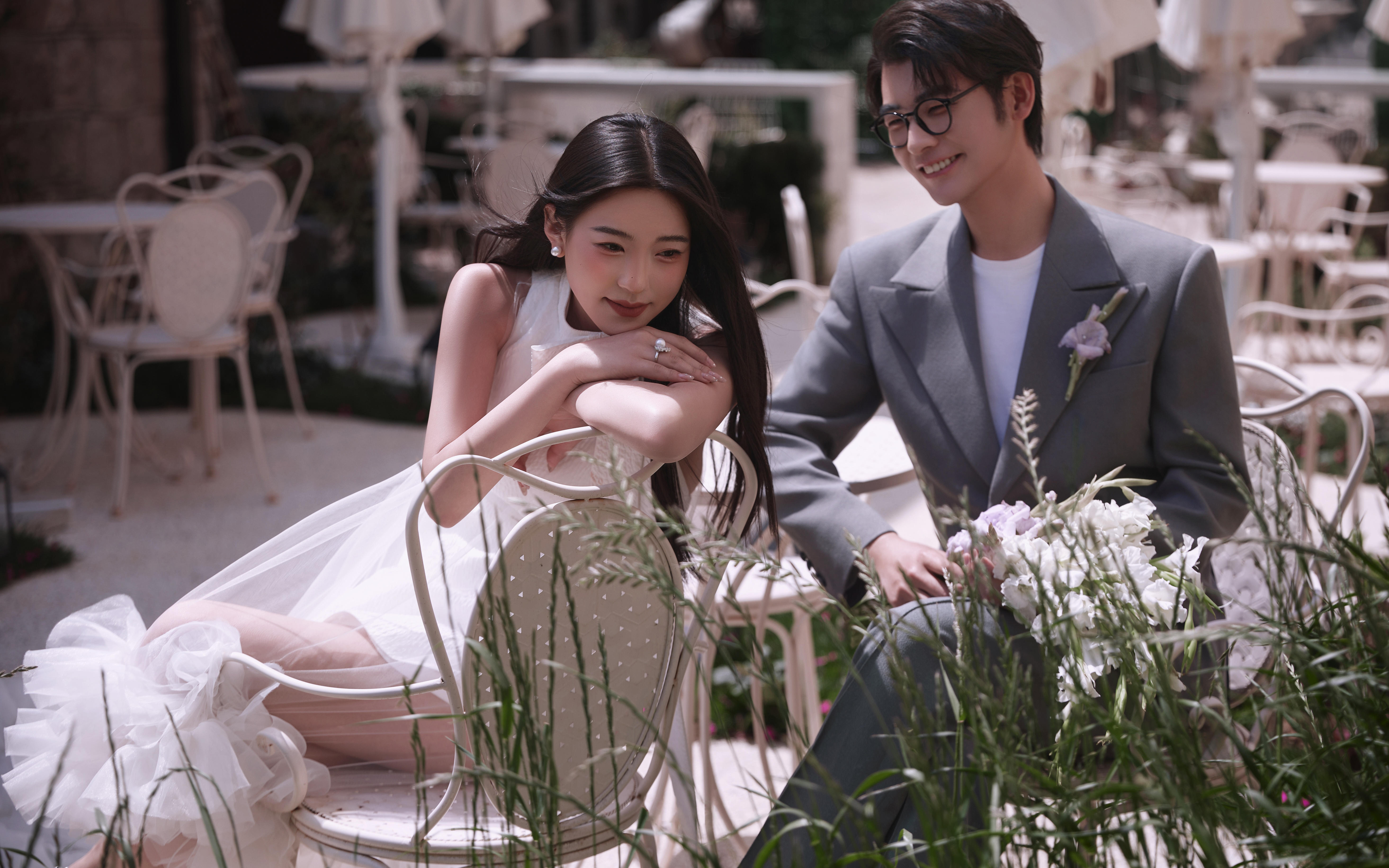 【清新街拍婚紗照】街頭定格笑意，藏滿兩人的小確幸