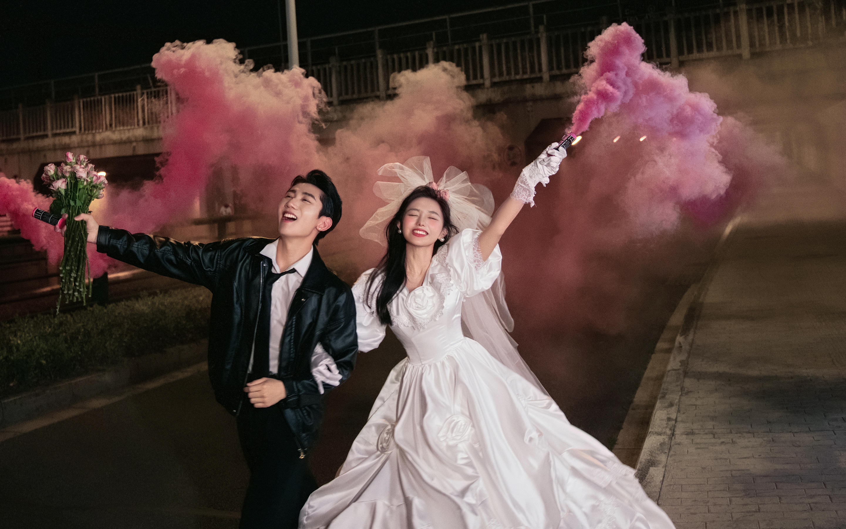 自由感纪实夜景街拍婚纱照