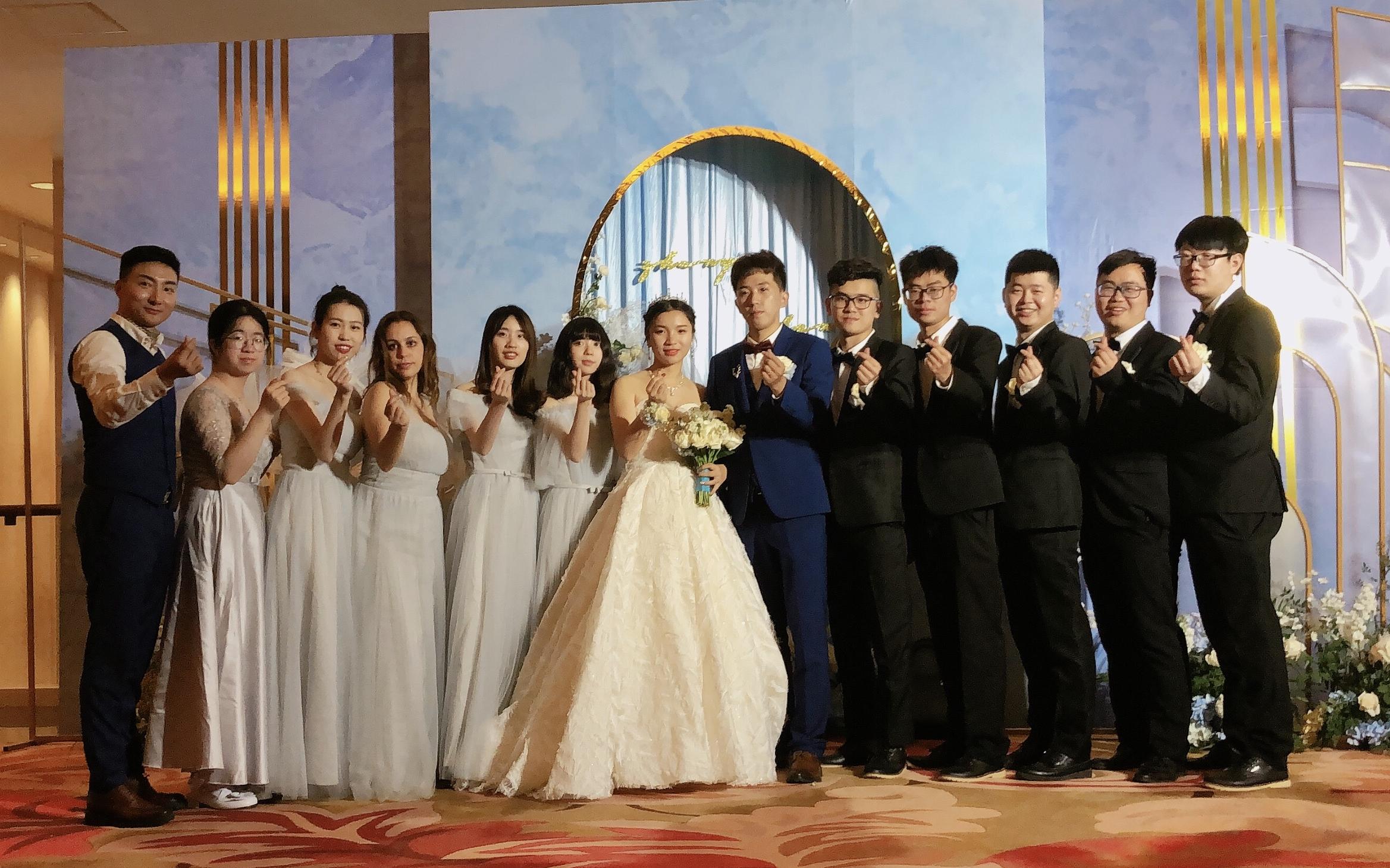 【惊喜时刻】选司仪傅傅指定套餐送保时捷敞篷主婚车