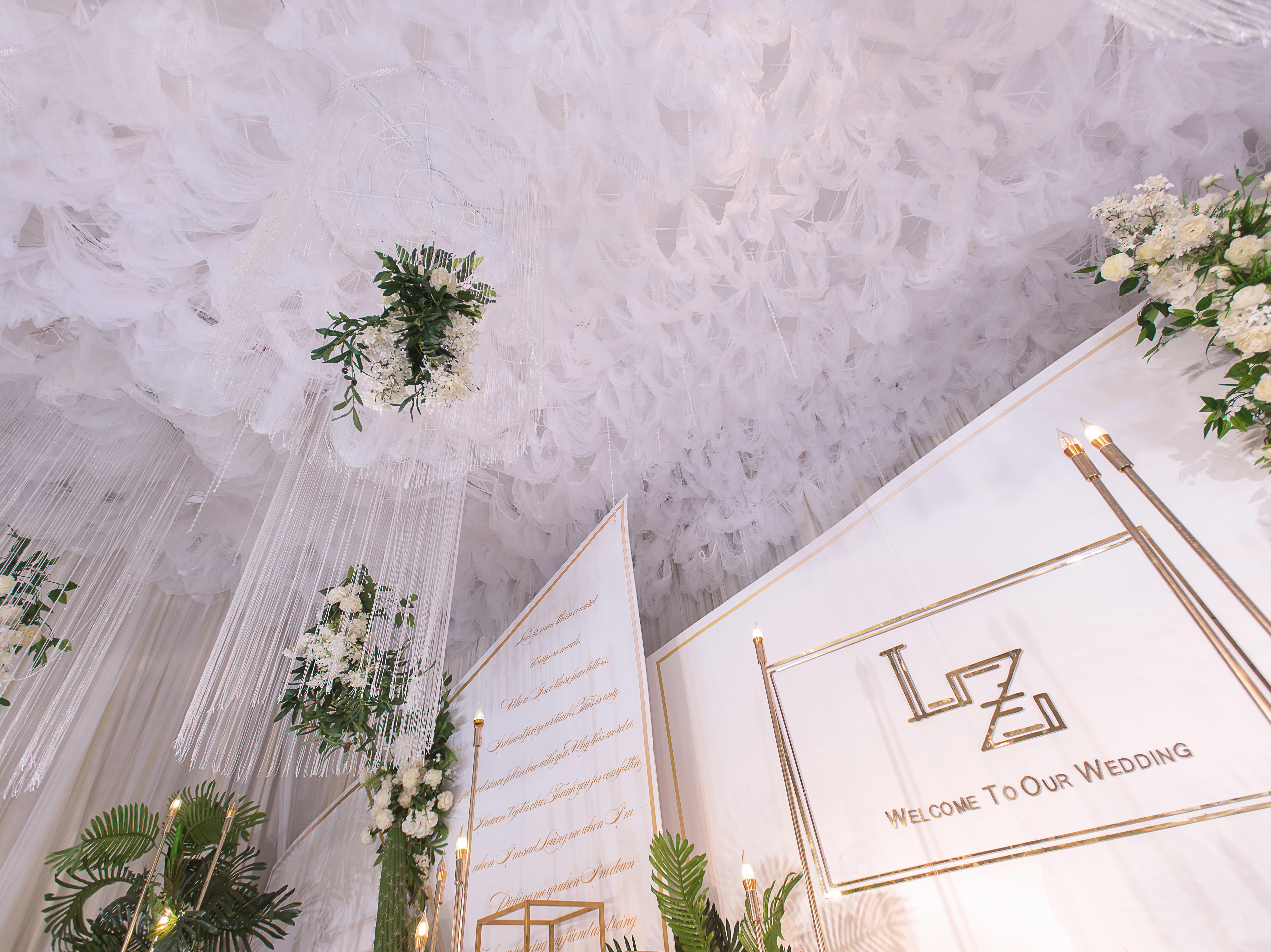 白色简洁轻奢风婚礼《光の折射》