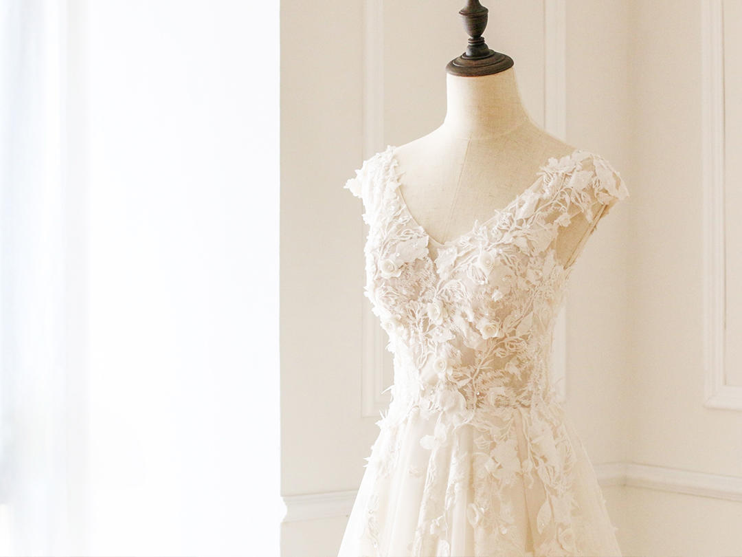 【公主典藏】简约大气婚纱礼服3件套+免租2件伴娘