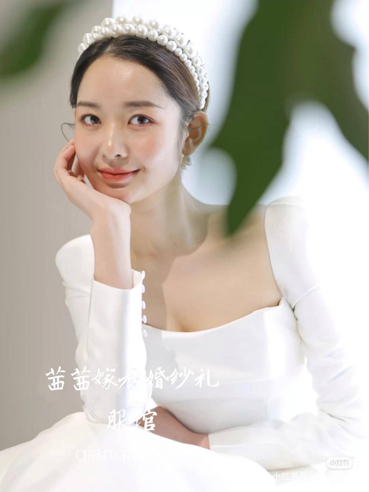 2020秋冬新款缎面主纱秀禾服敬酒服带跟妆三件套