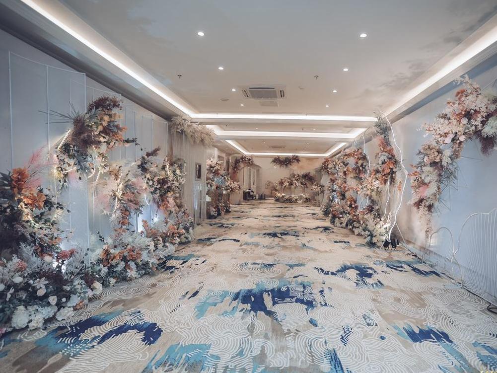 金满庭婚礼维也纳国际酒店超奢华婚礼堂大气全悬吊顶