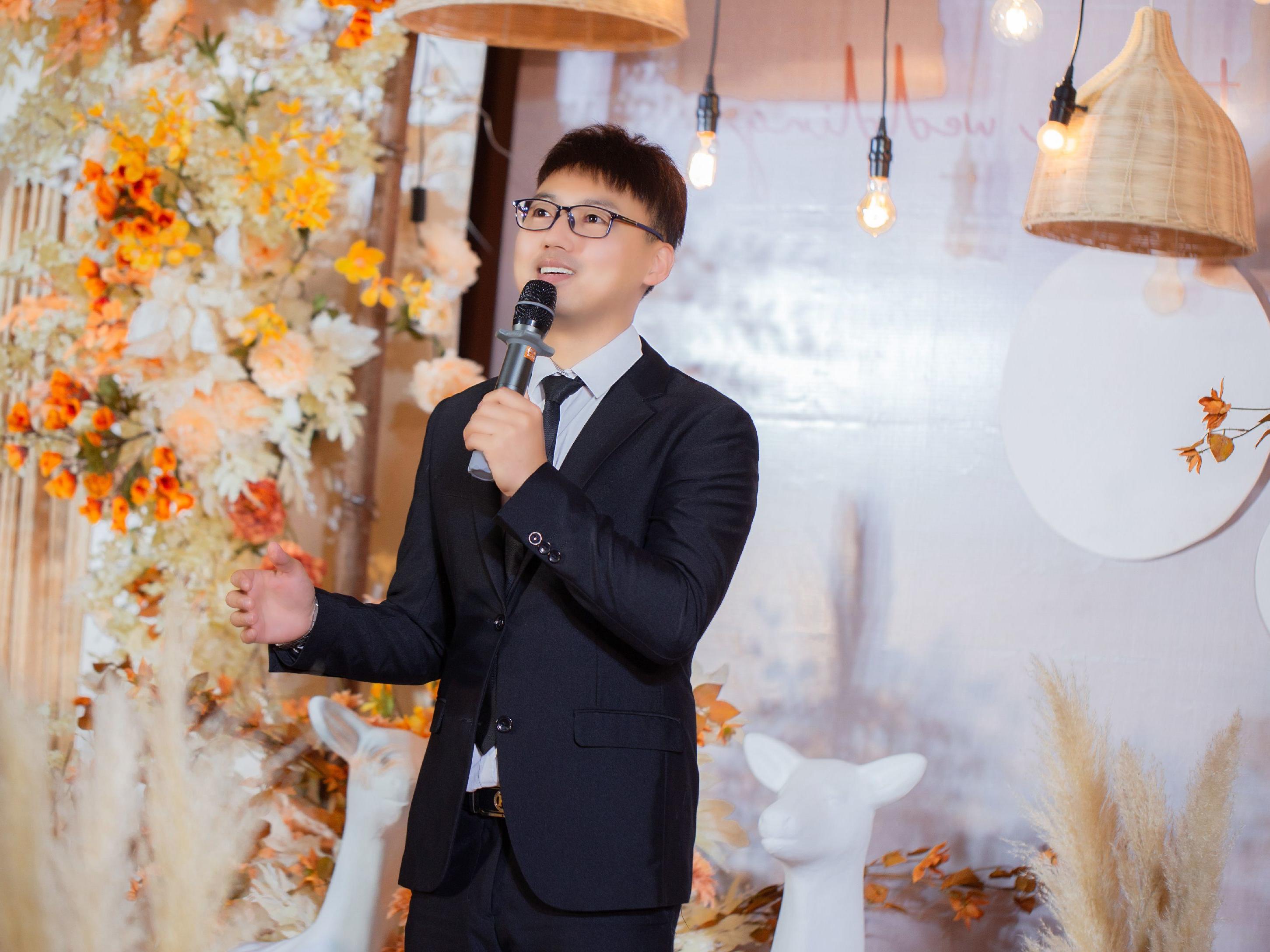 资深主持+婚礼督导+乐队演唱