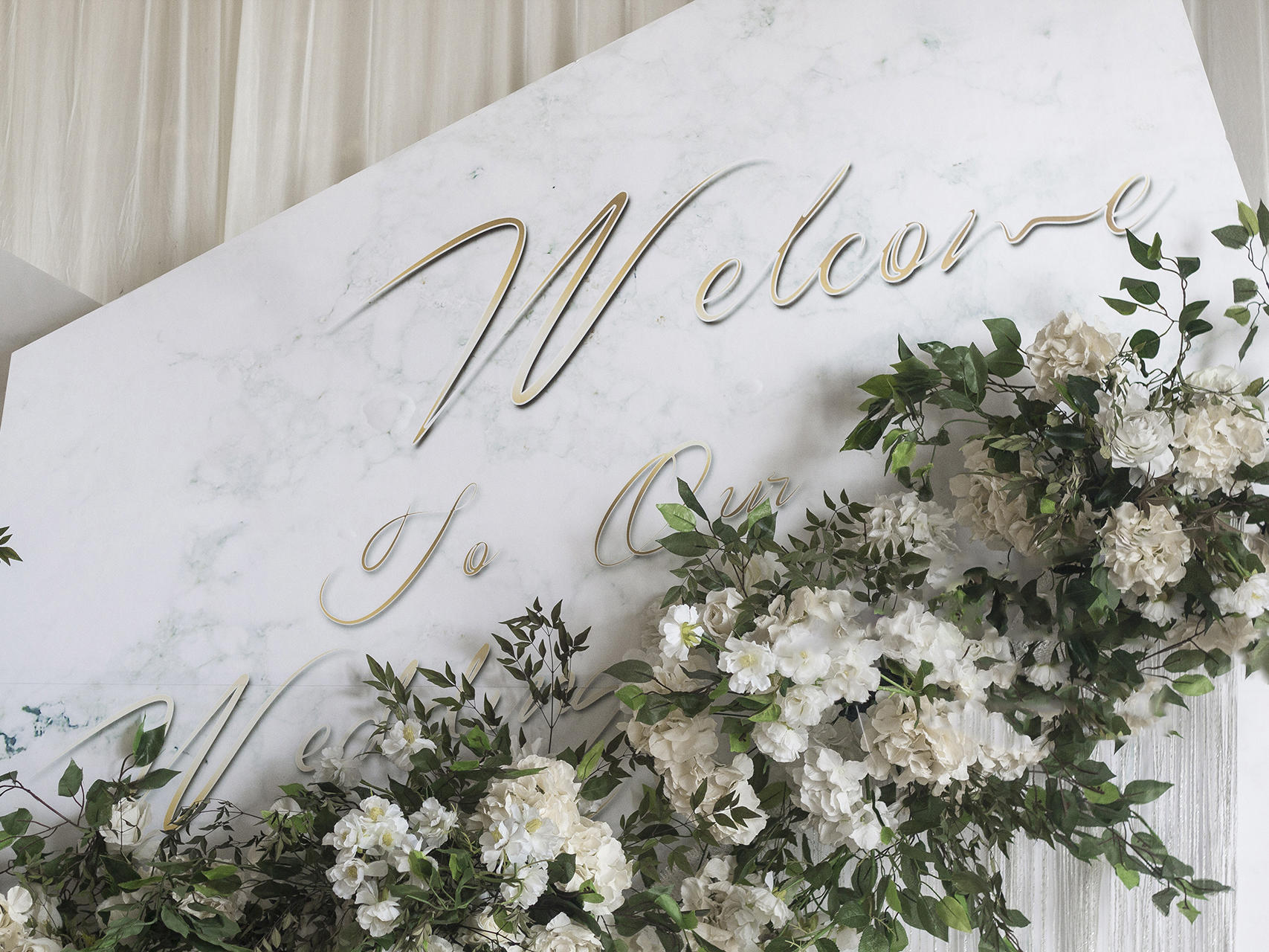 白色系婚礼  吊顶  超炫灯光