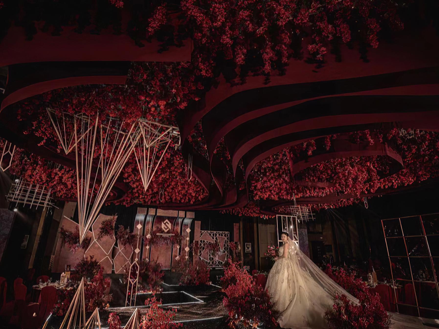 高端大红金色系主题订制婚礼