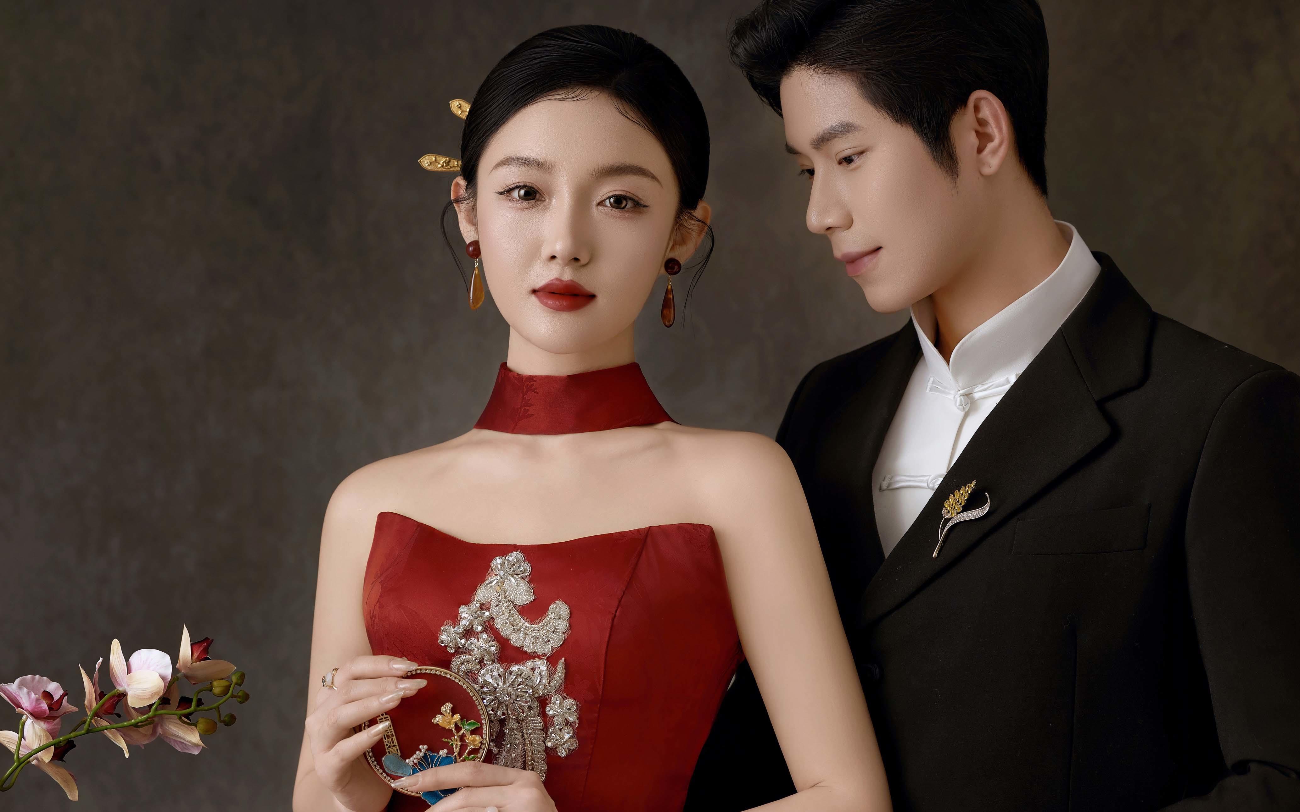 新中式工筆畫復古旗袍｜紅韻雅致婚紗照