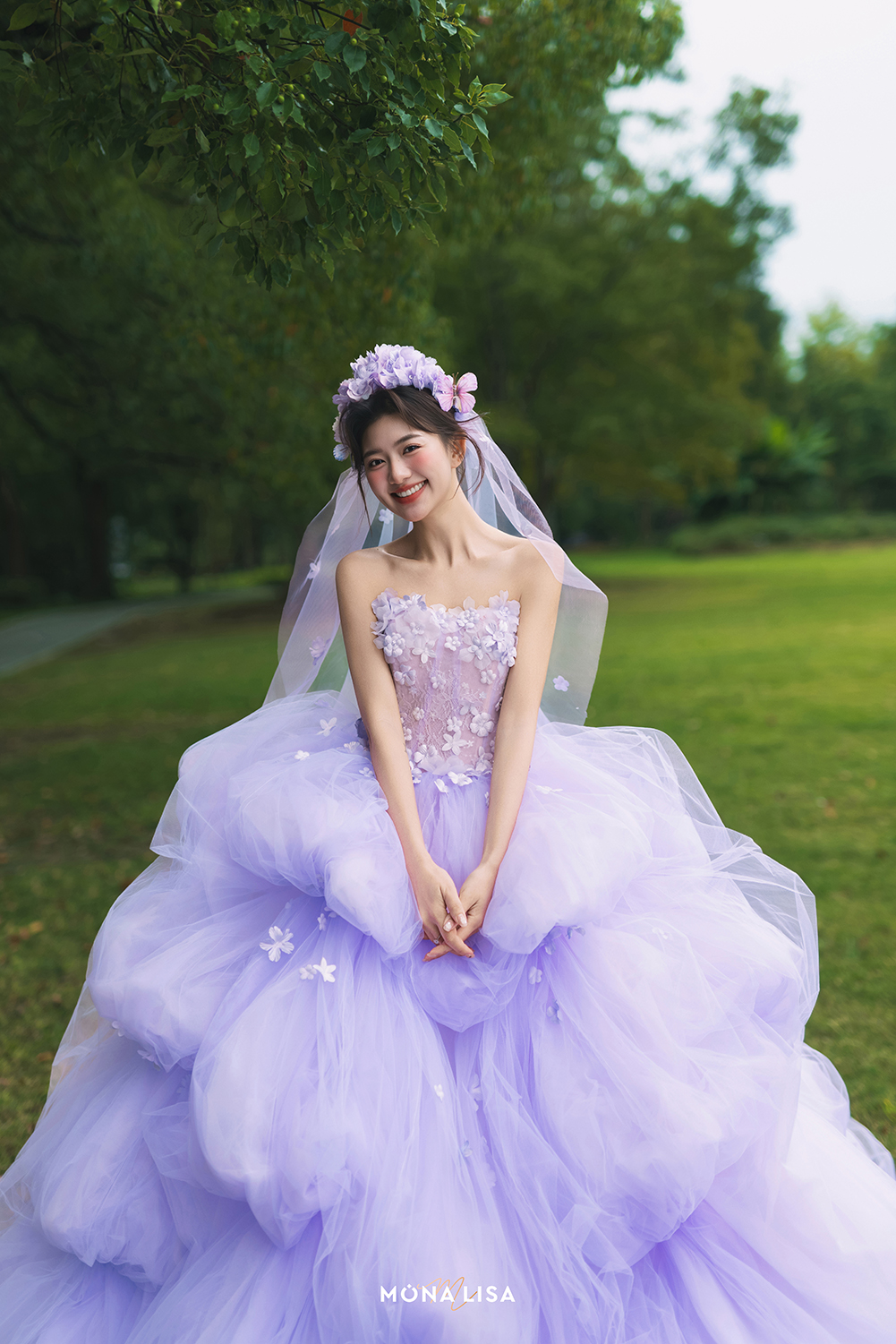 穿紫色的婚纱拍婚纱照，直接美成童话主角