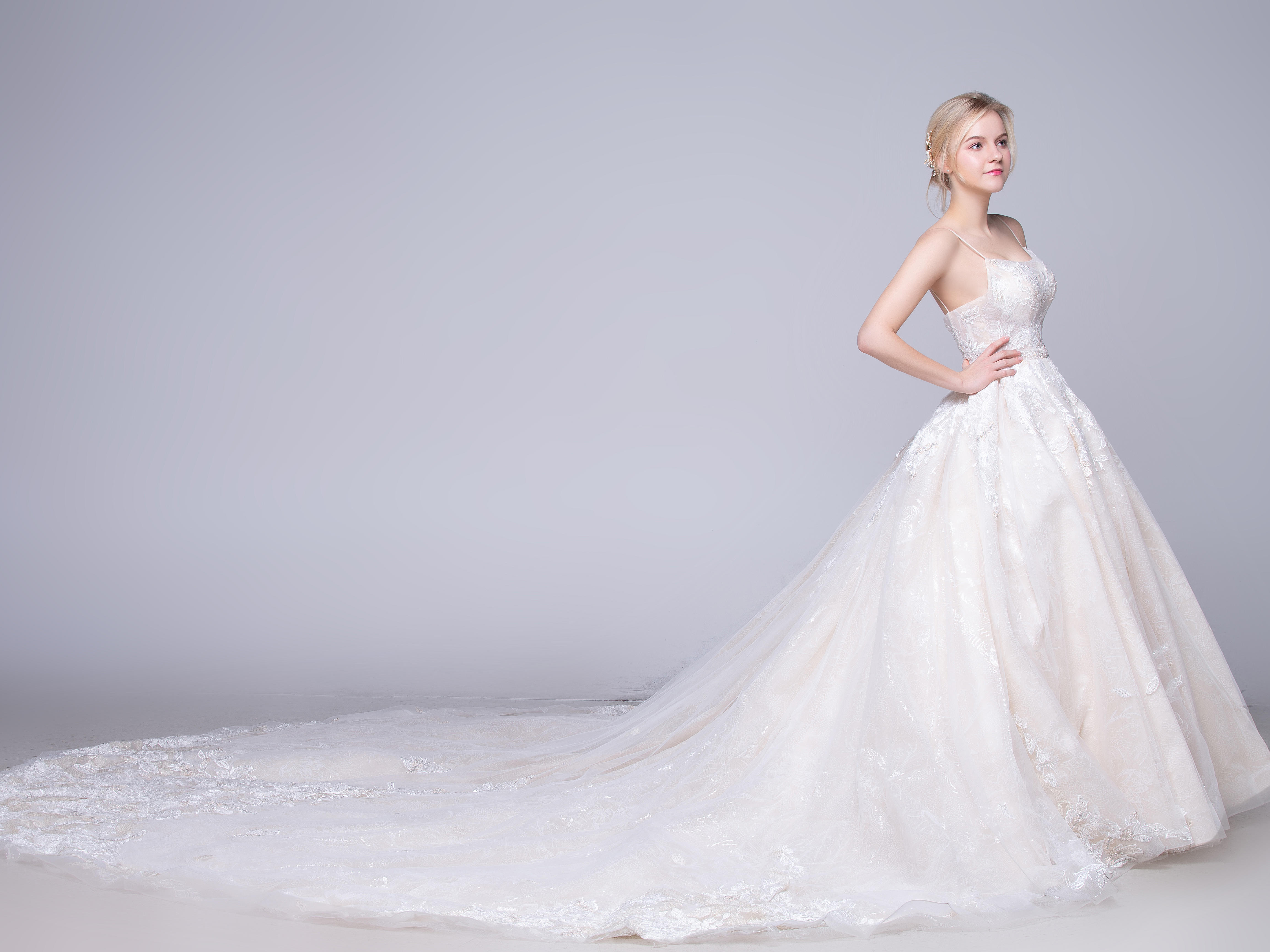 【一价全包】新款拖尾主纱5件套+资深新娘跟妆