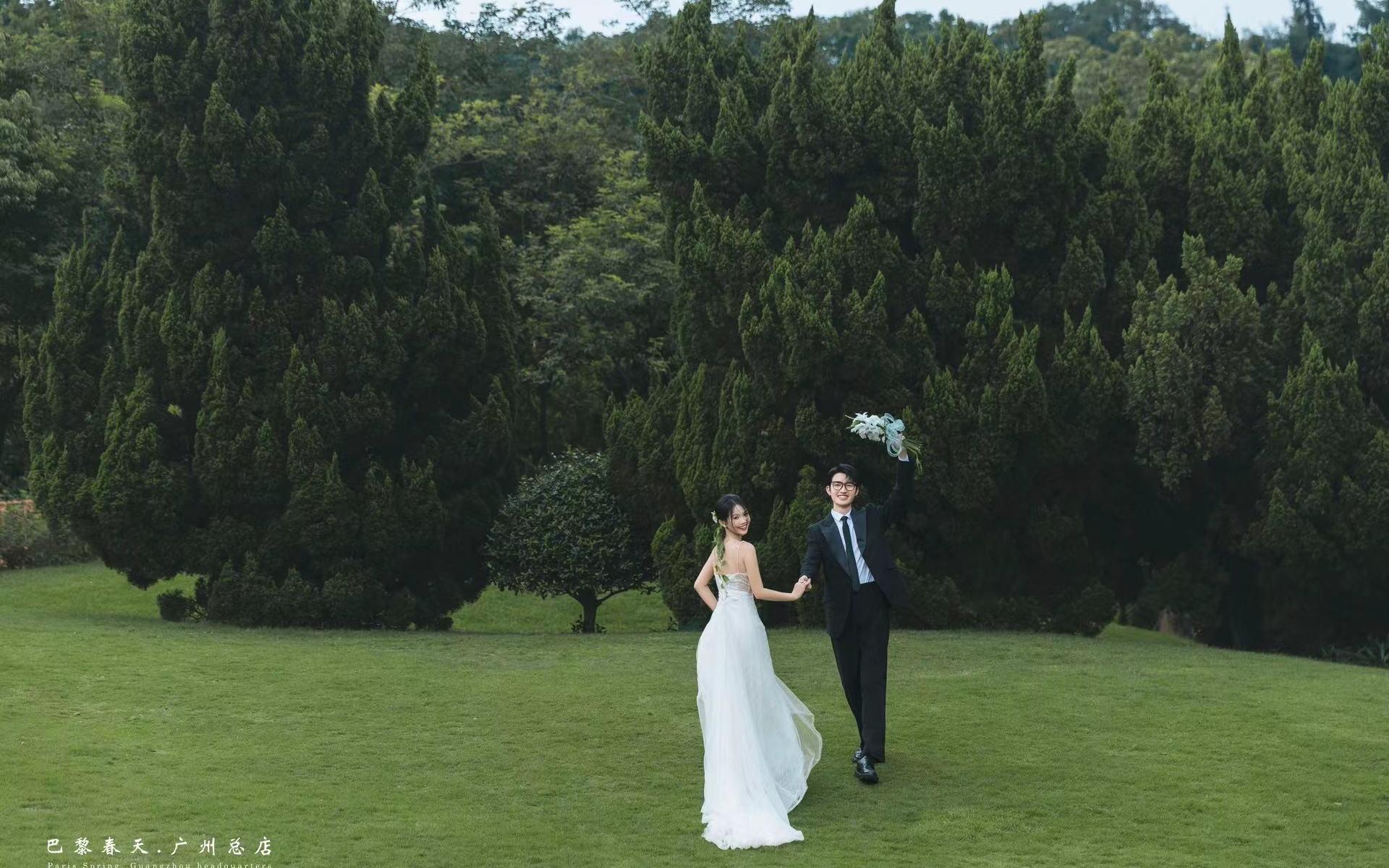 《白云湖》坠入心动陷阱超浪漫的森系草坪婚纱照