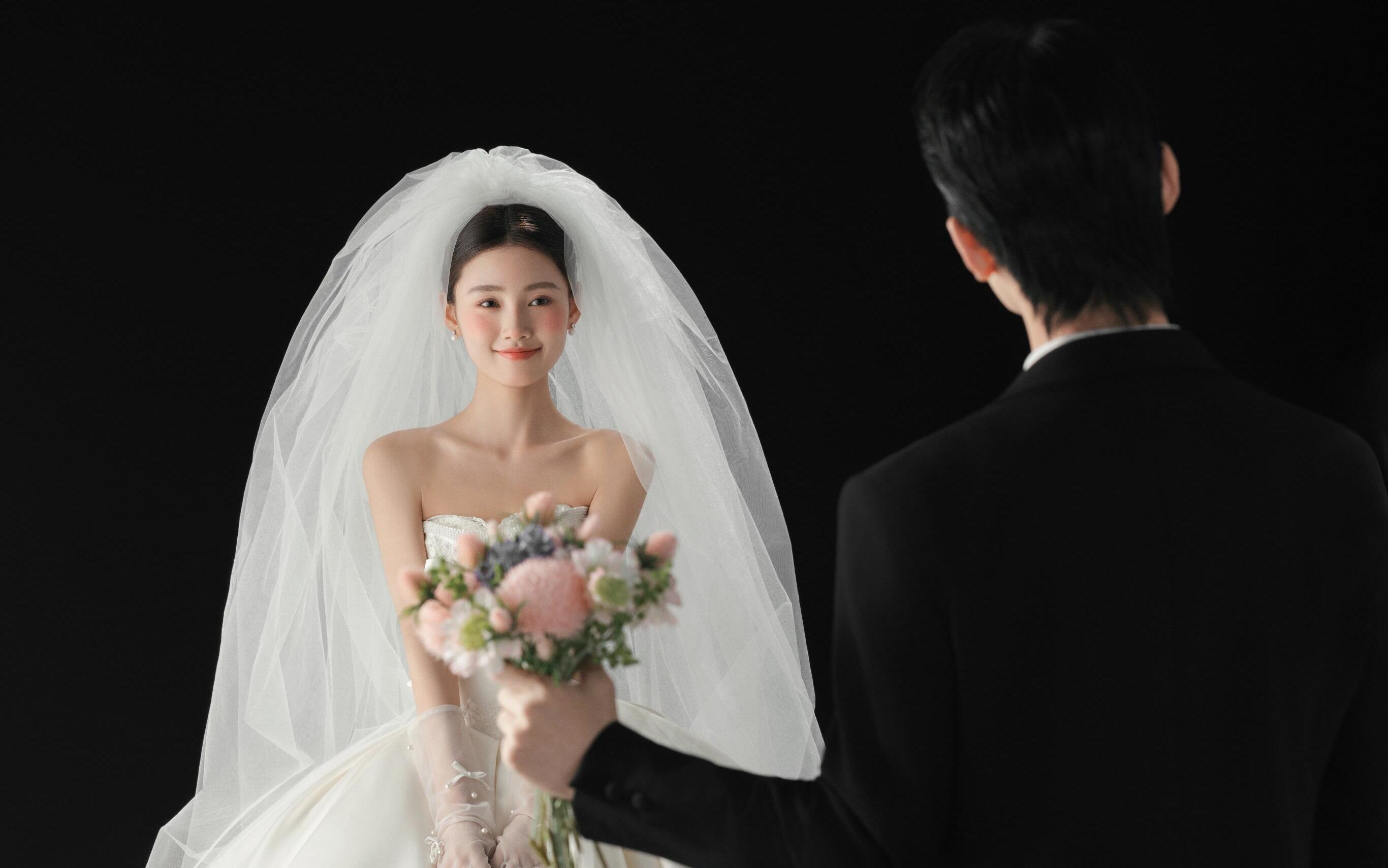 【高级感婚纱照 极简高级感婚纱照真的绝了】