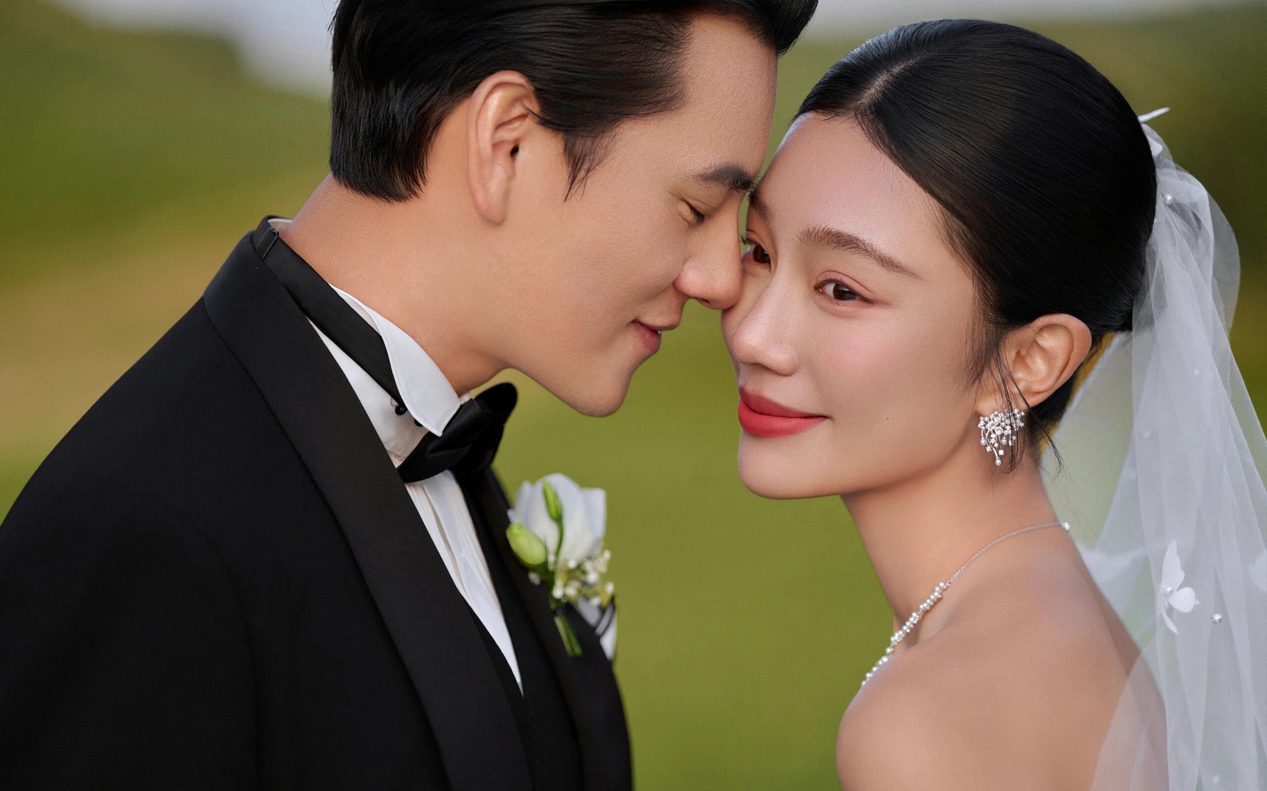 落日余晖下的浪漫婚纱照