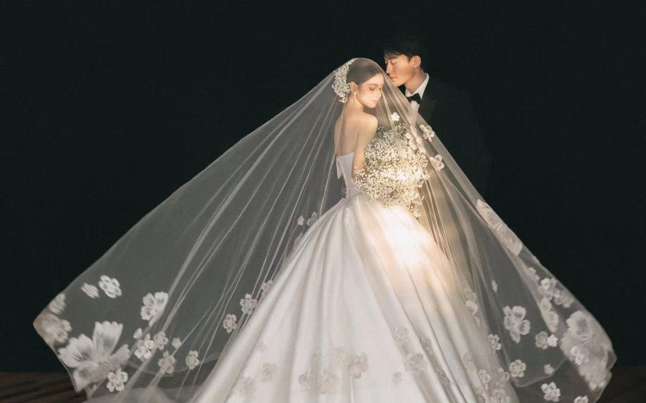 【主纱系列】刘亦菲同款满天星造型！缎面婚纱吼吼看