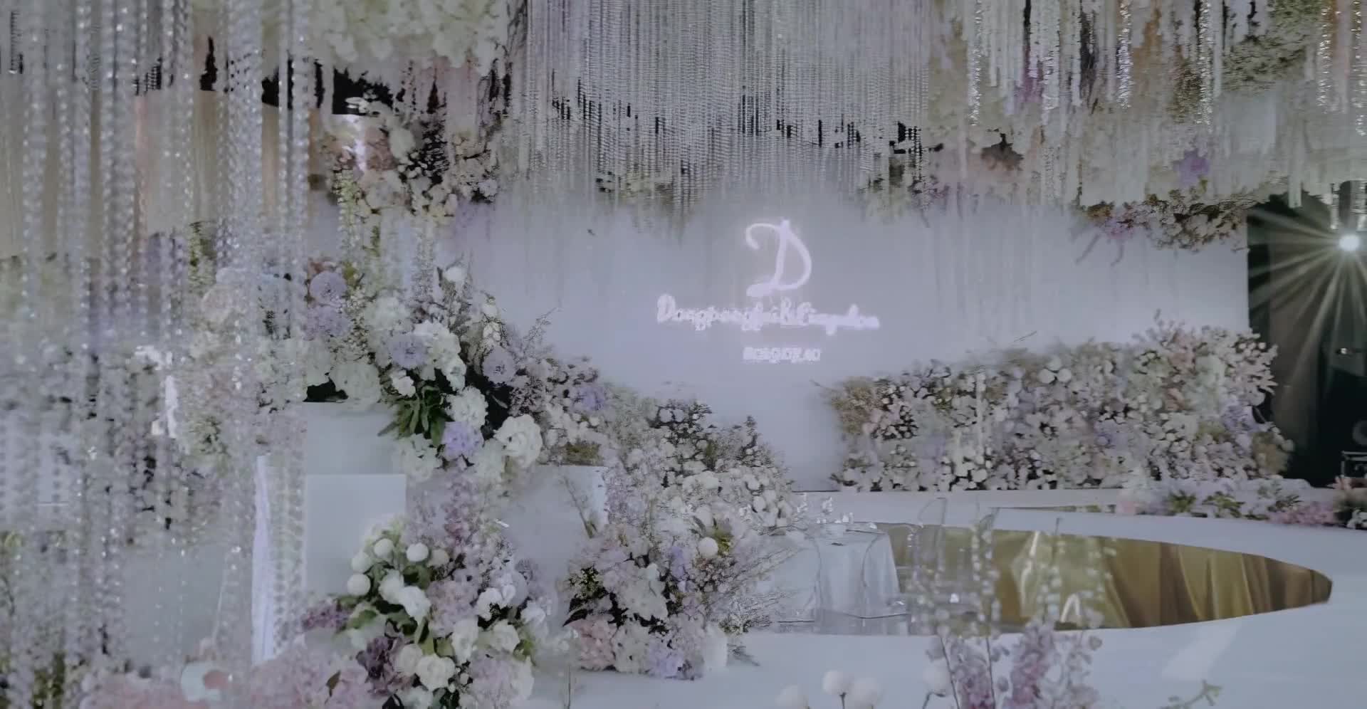 高端顶部装饰造型粉紫色系主题订制婚礼