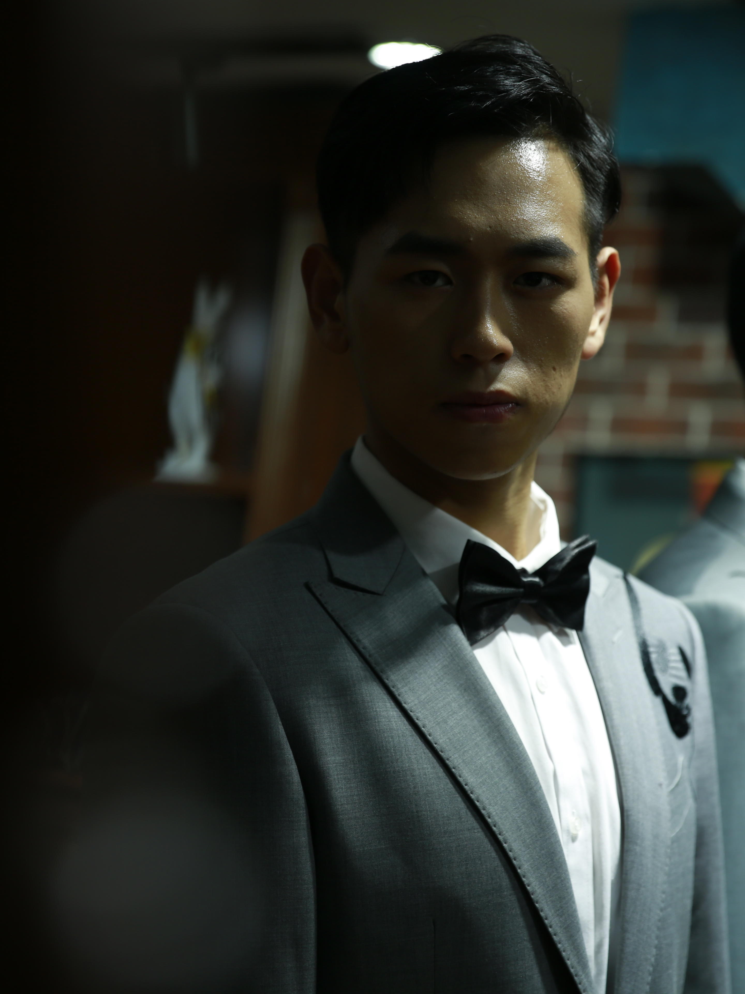 【2020时尚】墨绿色盘金绣