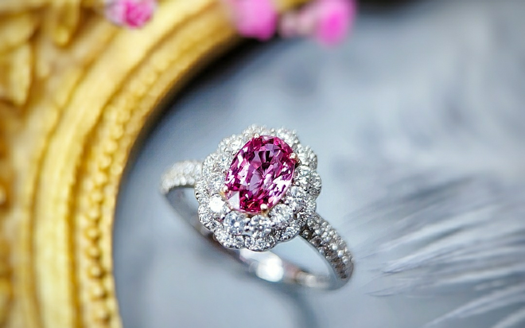 围镶钻石大美帕帕拉恰戒指